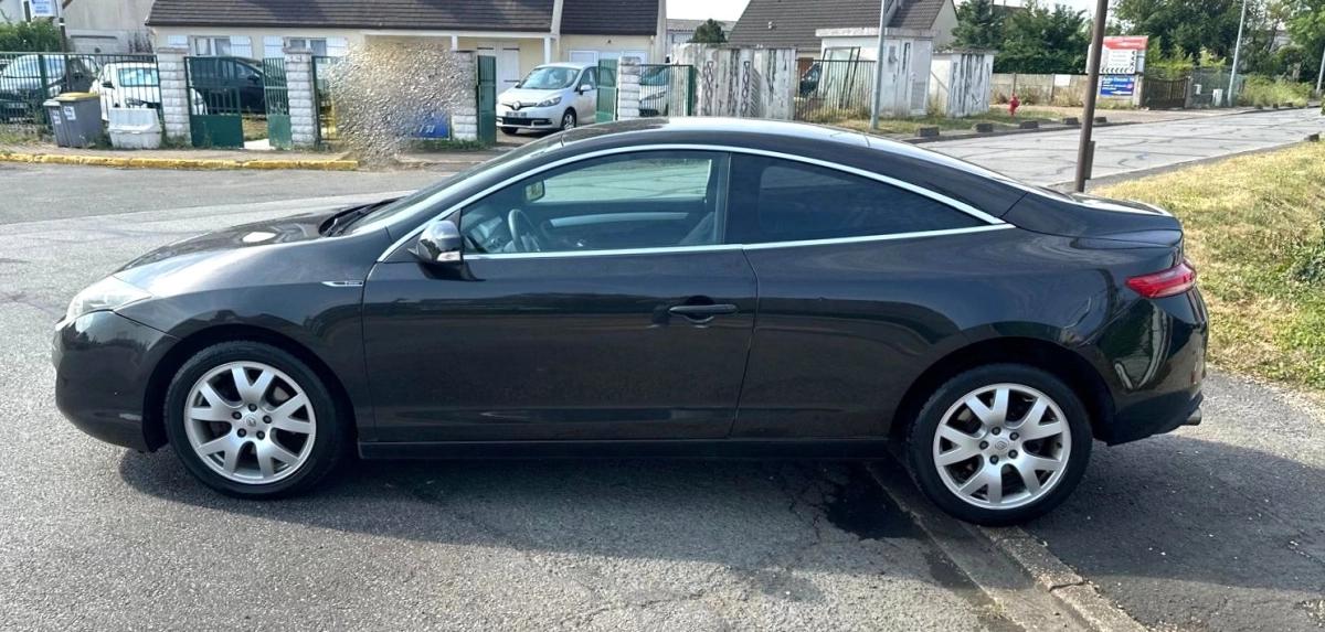 Renault Laguna COUPE 2.0 DCI 150 BLACK EDITION MOTEUR A CHAINE