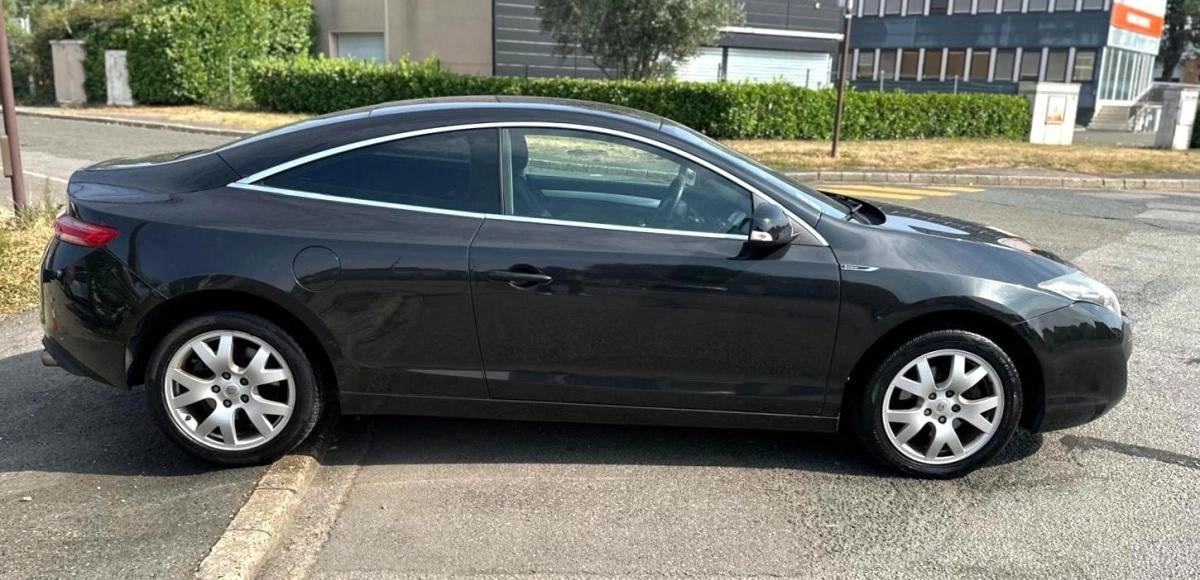 Renault Laguna COUPE 2.0 DCI 150 BLACK EDITION MOTEUR A CHAINE
