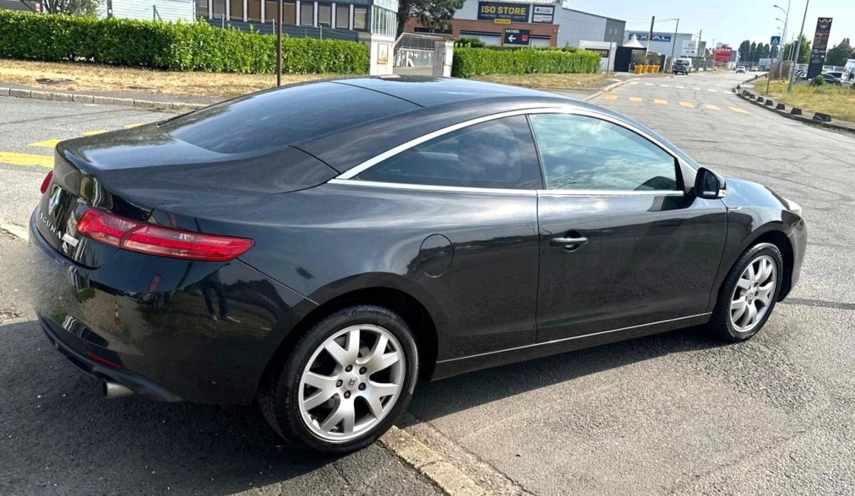 Renault Laguna COUPE 2.0 DCI 150 BLACK EDITION MOTEUR A CHAINE