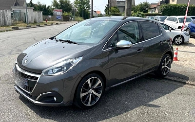 Peugeot 208 1.2 110 FELINE TOIT PANORAMIQUE ENTRETIEN EXCLUSIF PEUGEOT A JOUR
