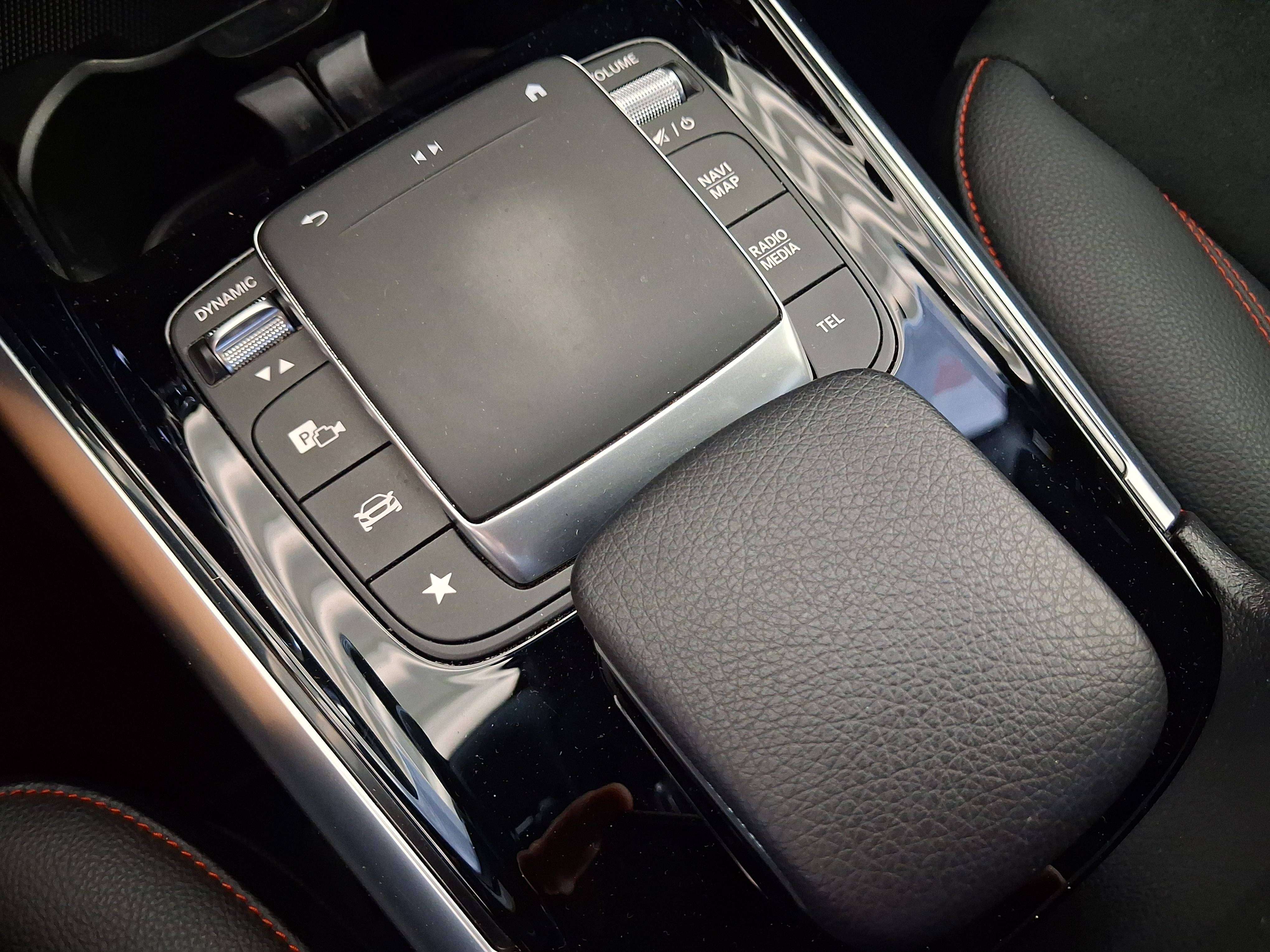 Mercedes-Benz GLA 180 GLA 180 d AMG Line / BOITE AUTO / PACK TRONIC / NAVI / GARANTIE