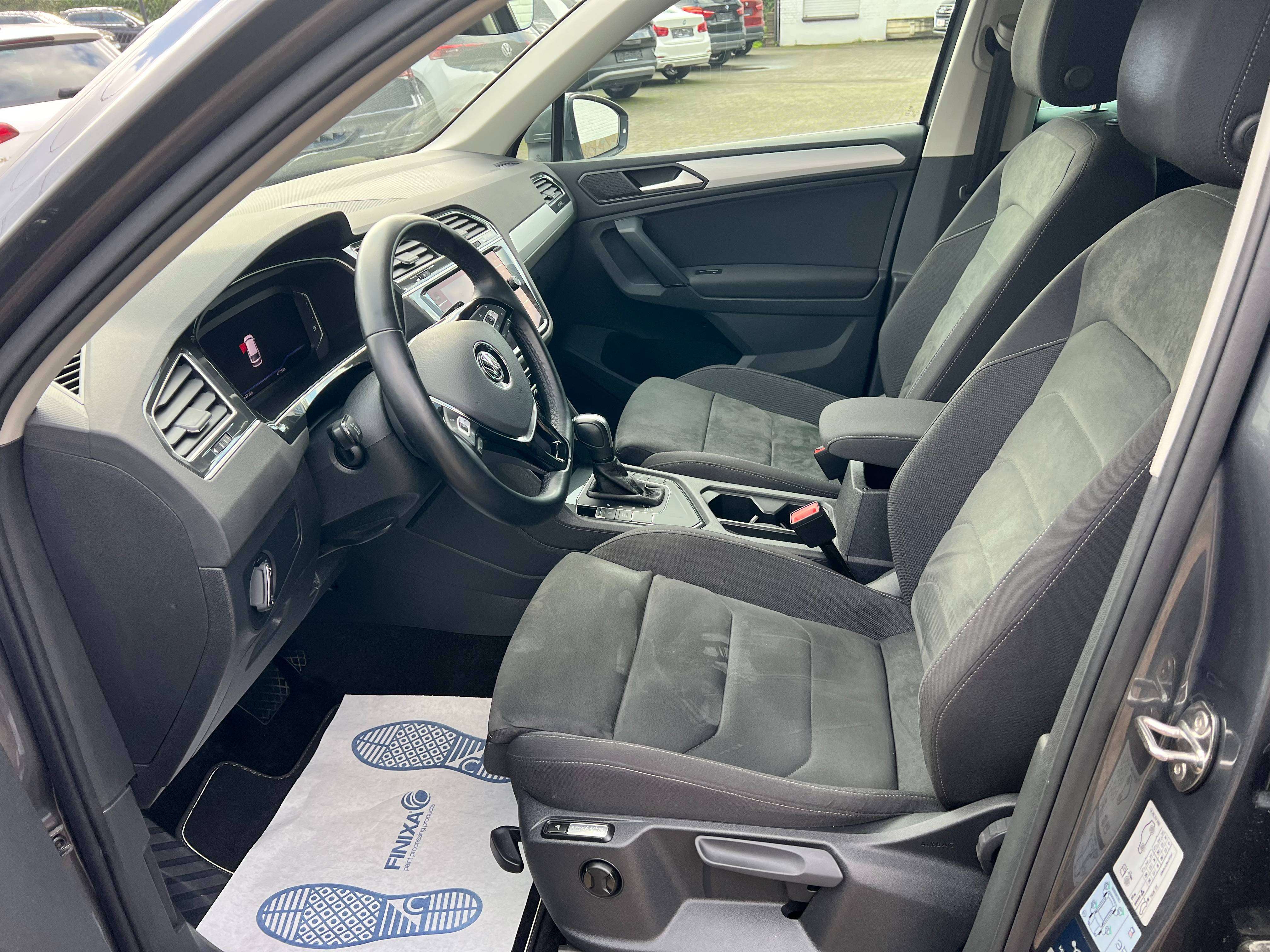 Volkswagen Tiguan Tiguan 1.5 TSI ACT Highline OPF DSG/alcantara sportzetels/pdc V&A + camera/ACC/massage functie/navi/app cp/lane assist