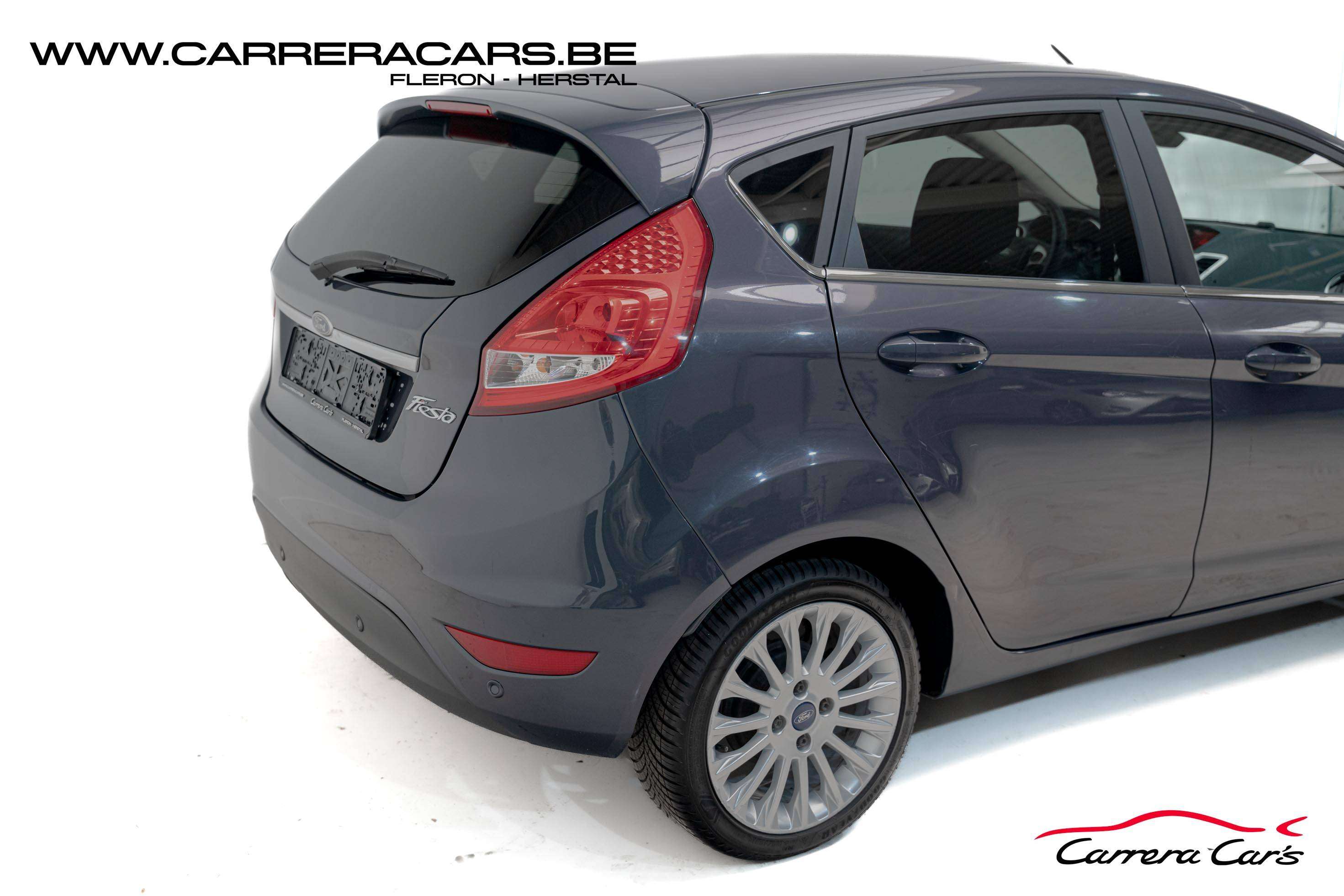 Ford Fiesta 1.4i Titanium **CLIM**CAPTEUR**JANTES ALUS**BOITE AUTO**