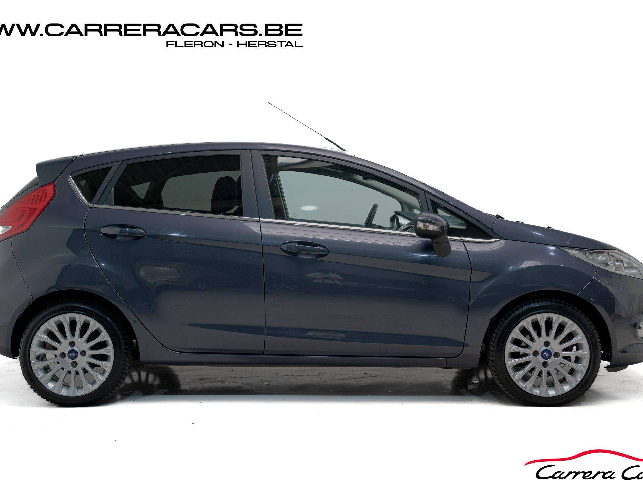 Ford Fiesta 1.4i Titanium **CLIM**CAPTEUR**JANTES ALUS**BOITE AUTO**