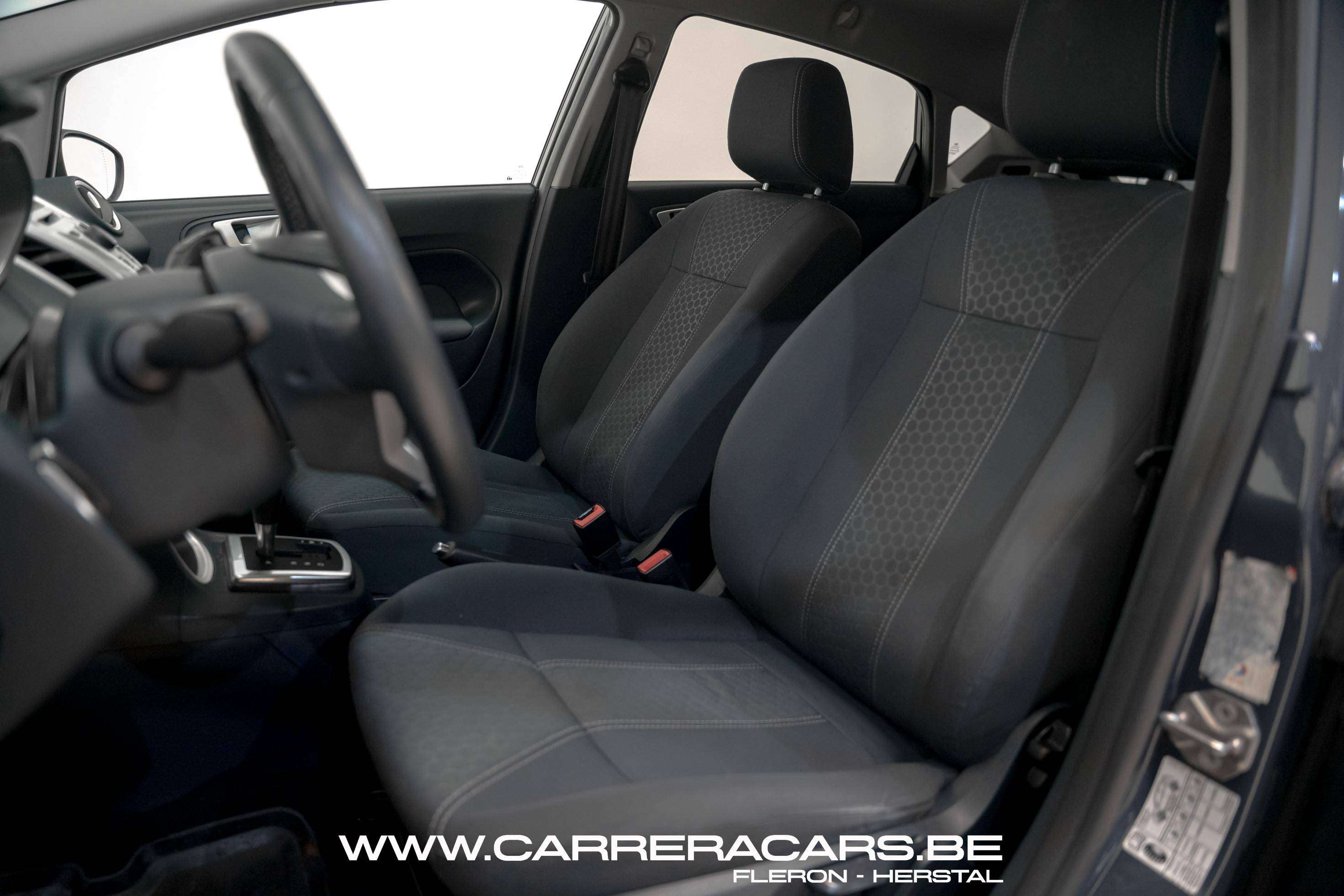Ford Fiesta 1.4i Titanium **CLIM**CAPTEUR**JANTES ALUS**BOITE AUTO**
