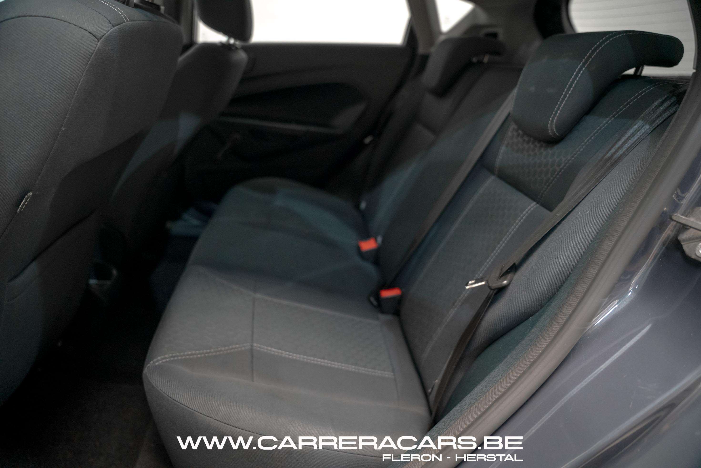 Ford Fiesta 1.4i Titanium **CLIM**CAPTEUR**JANTES ALUS**BOITE AUTO**