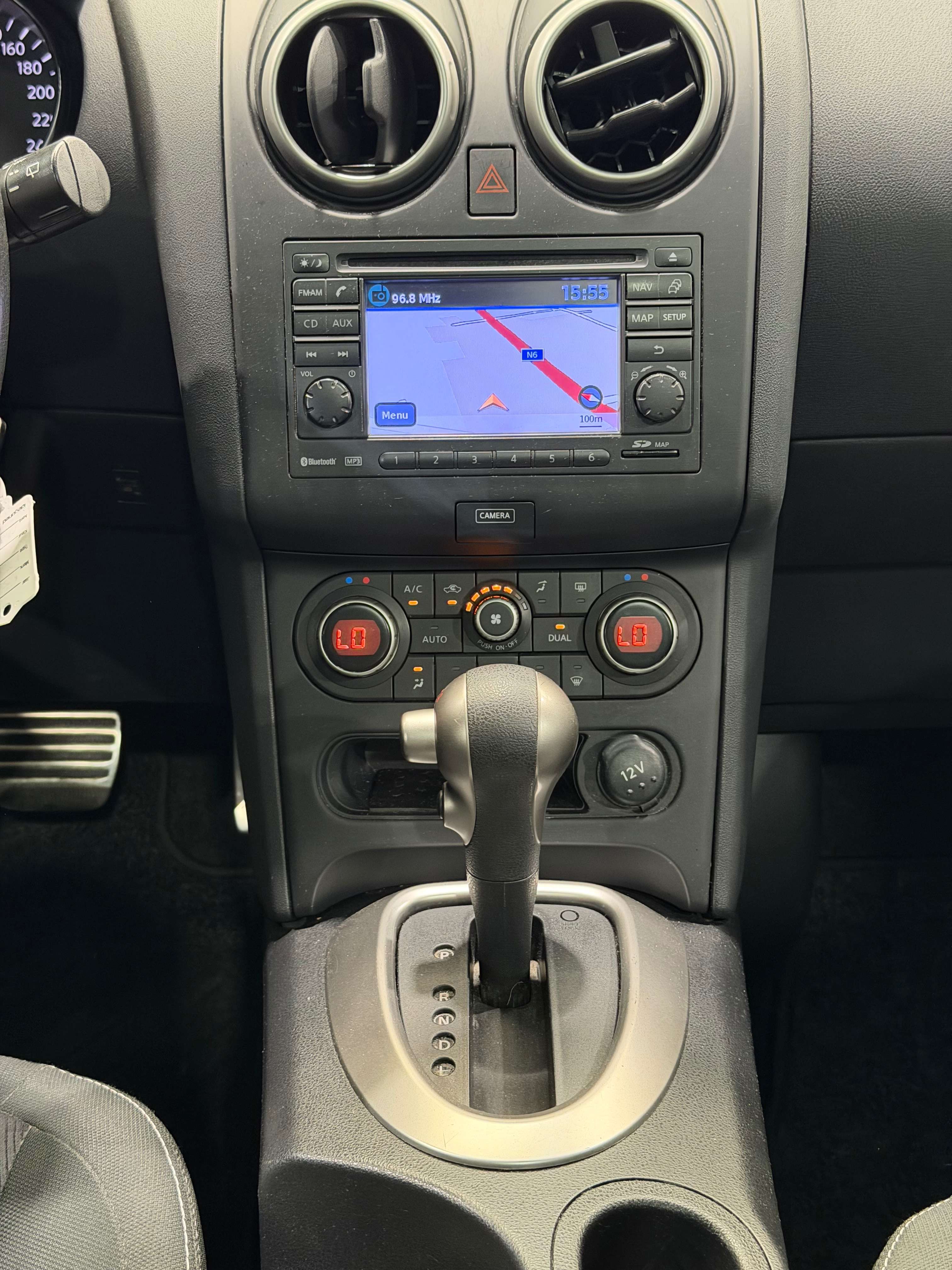 Nissan Qashqai 1.6i 2WD*BOITE AUTO*NAVI*CAMERA360*PANO*BT
