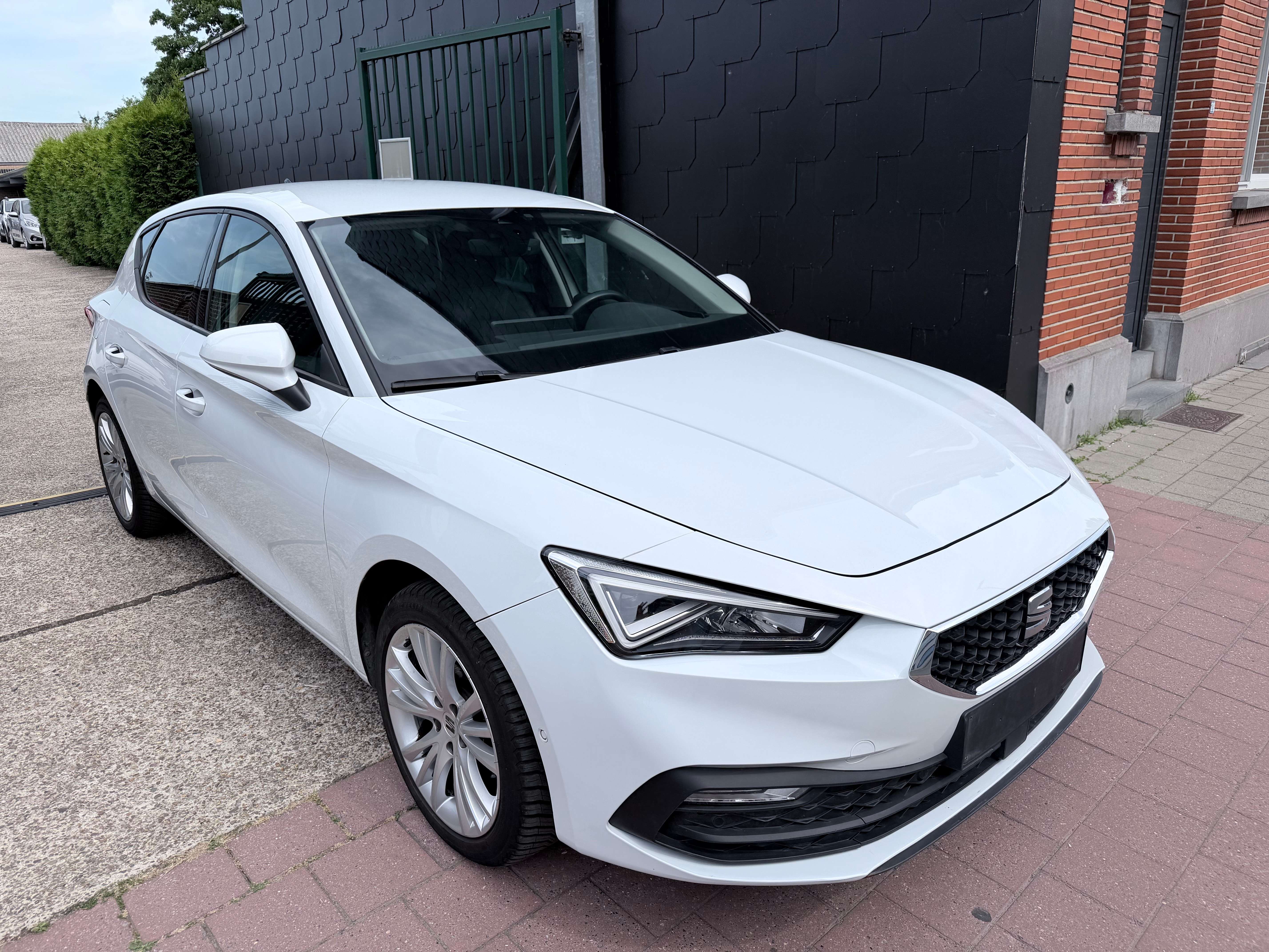 SEAT Leon 2.0 TDI AUTOMAAT | Apple CarPlay | Camera | Cruise | Leder