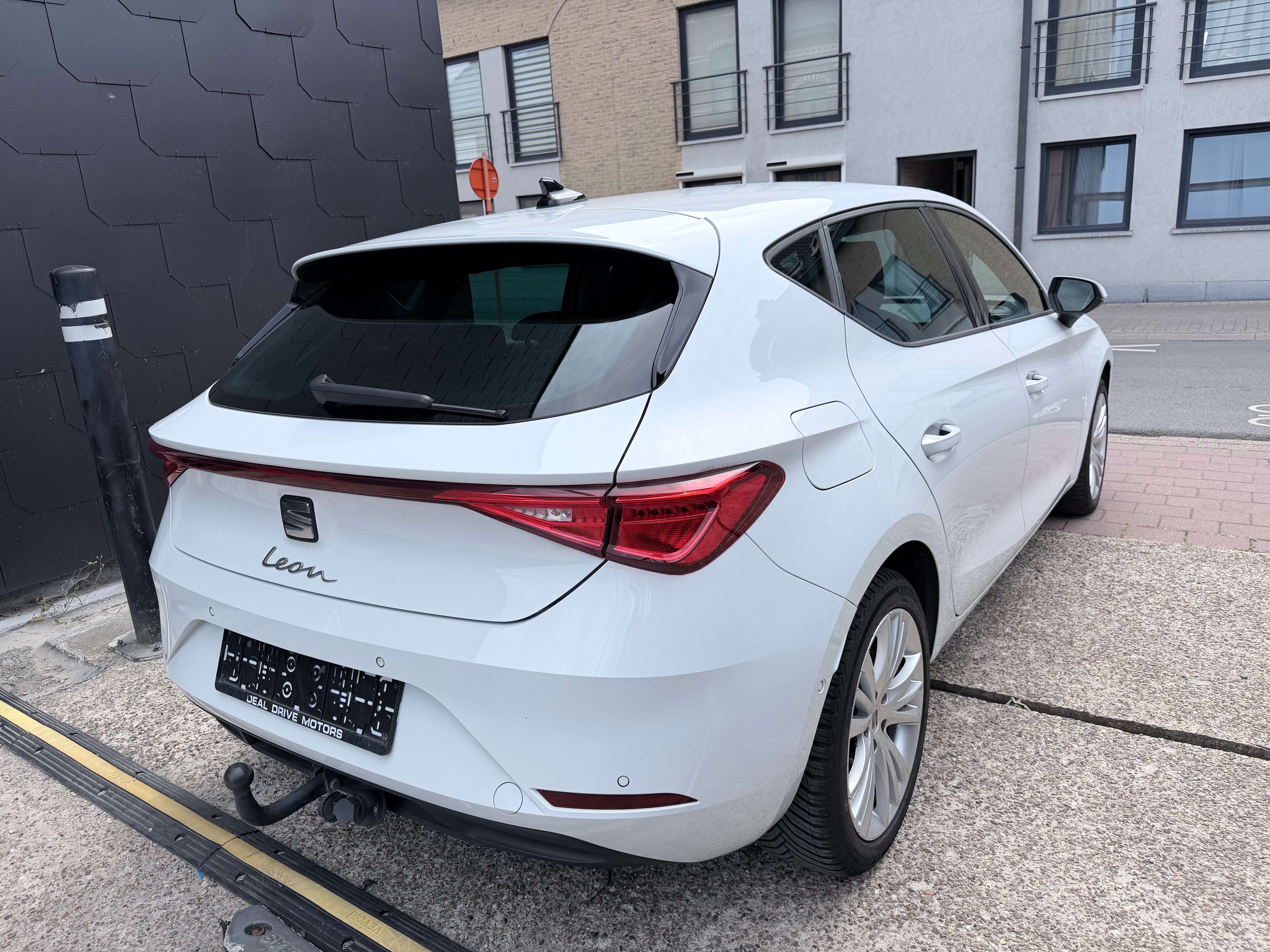 SEAT Leon 2.0 TDI AUTOMAAT | Apple CarPlay | Camera | Cruise | Leder