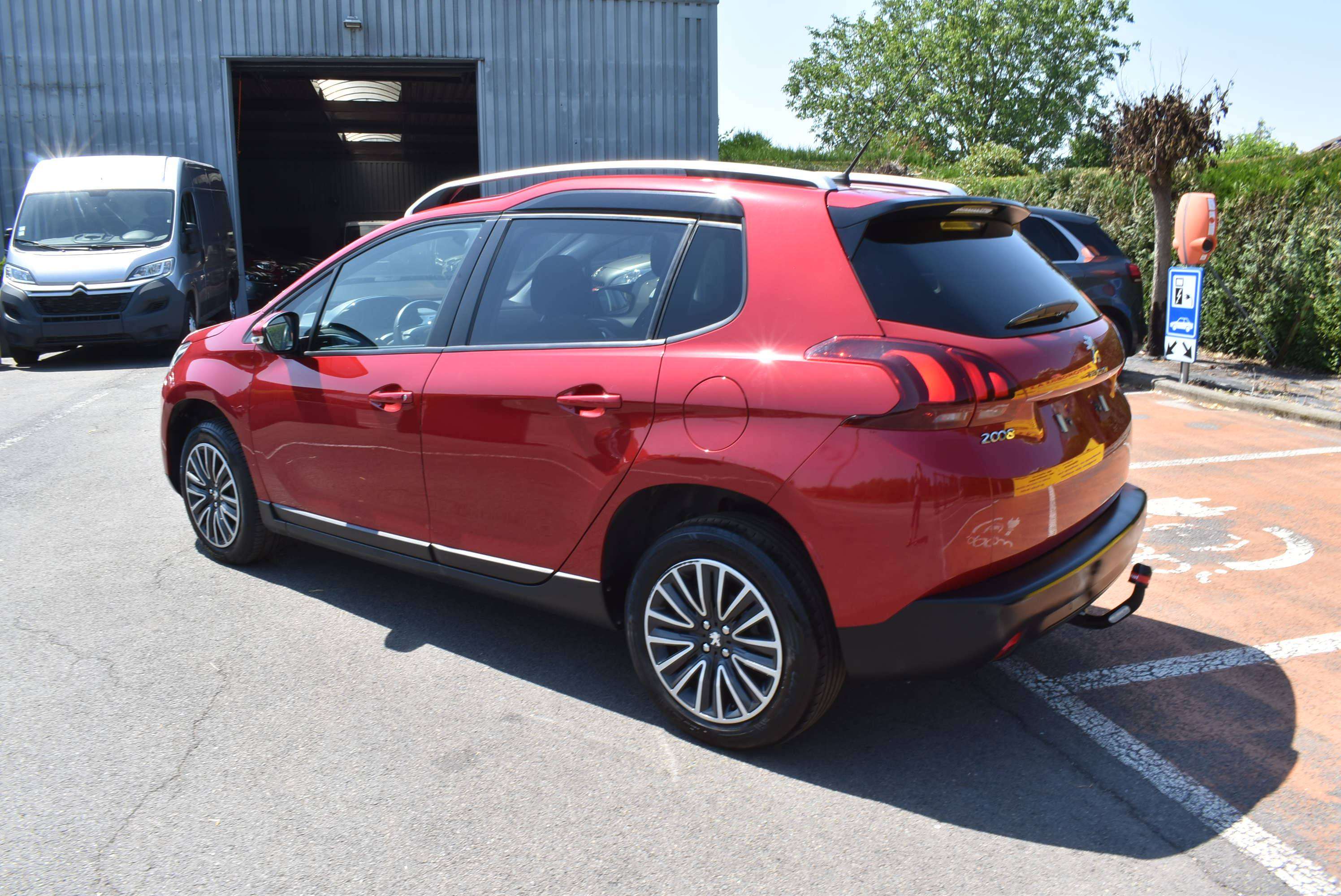 Peugeot 2008 1.6 BlueHDi Allure Airco/GPS/CarPlay**B2B FIX PRICE**