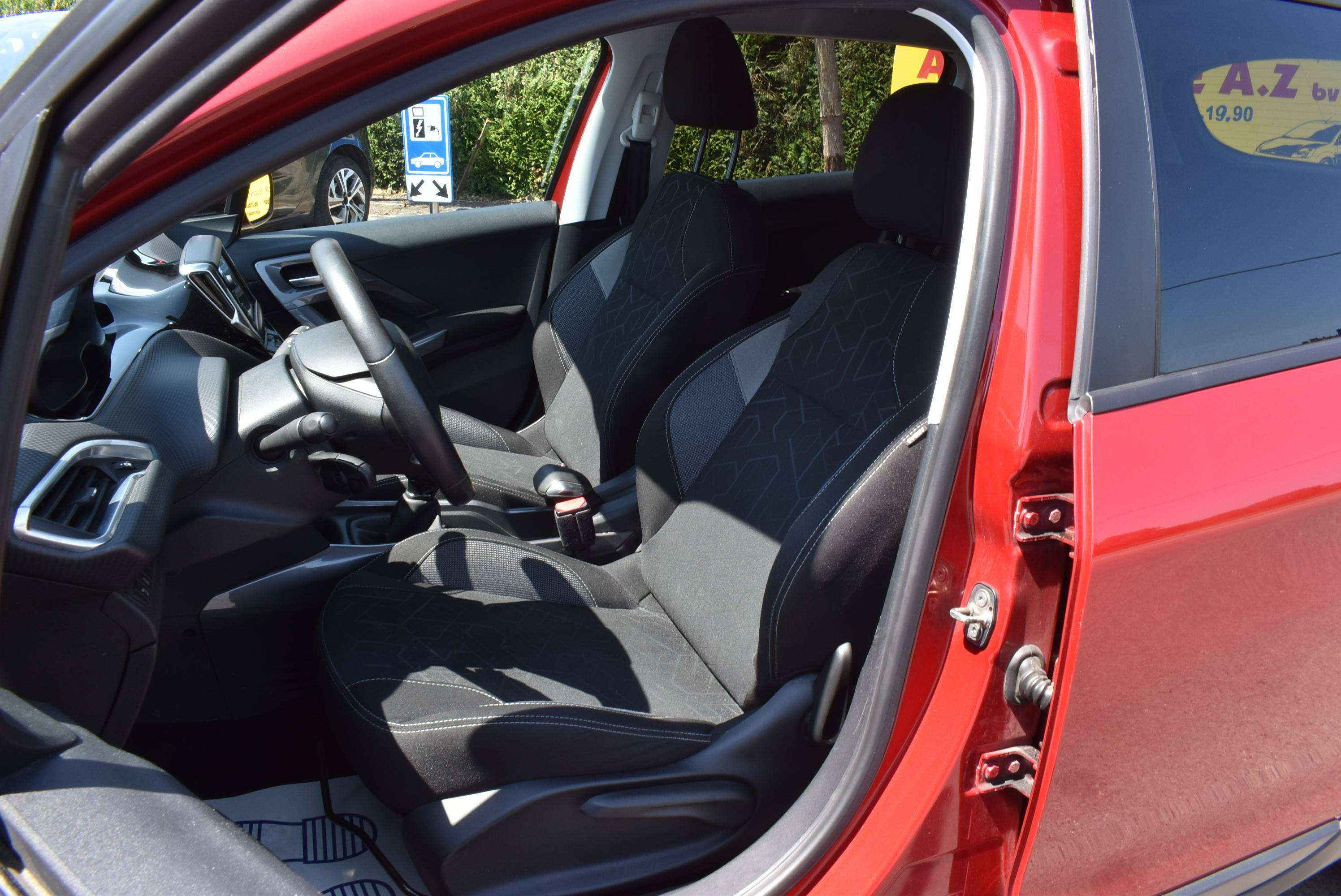 Peugeot 2008 1.6 BlueHDi Allure Airco/GPS/CarPlay**B2B FIX PRICE**