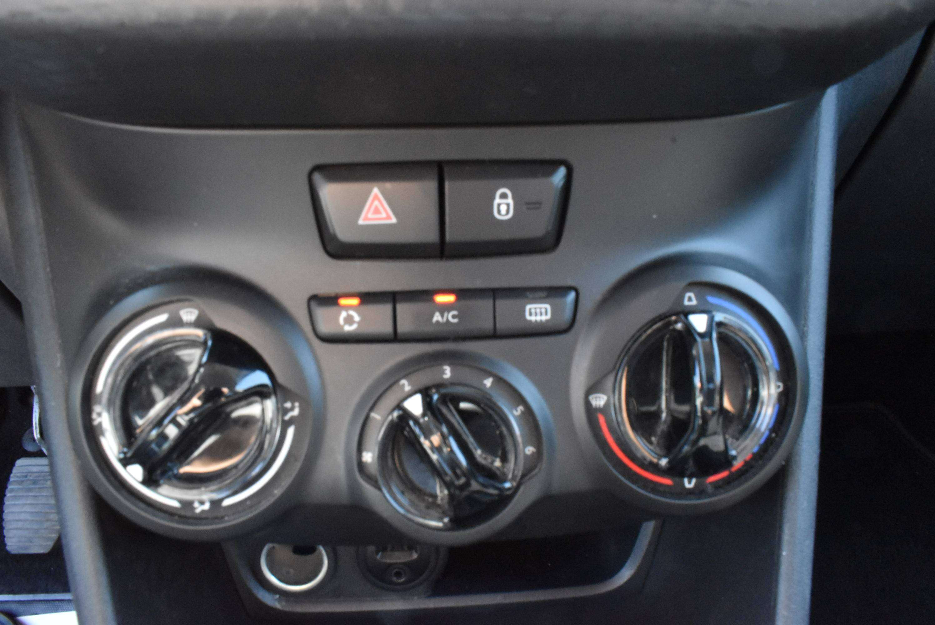 Peugeot 2008 1.6 BlueHDi Allure Airco/GPS/CarPlay**B2B FIX PRICE**