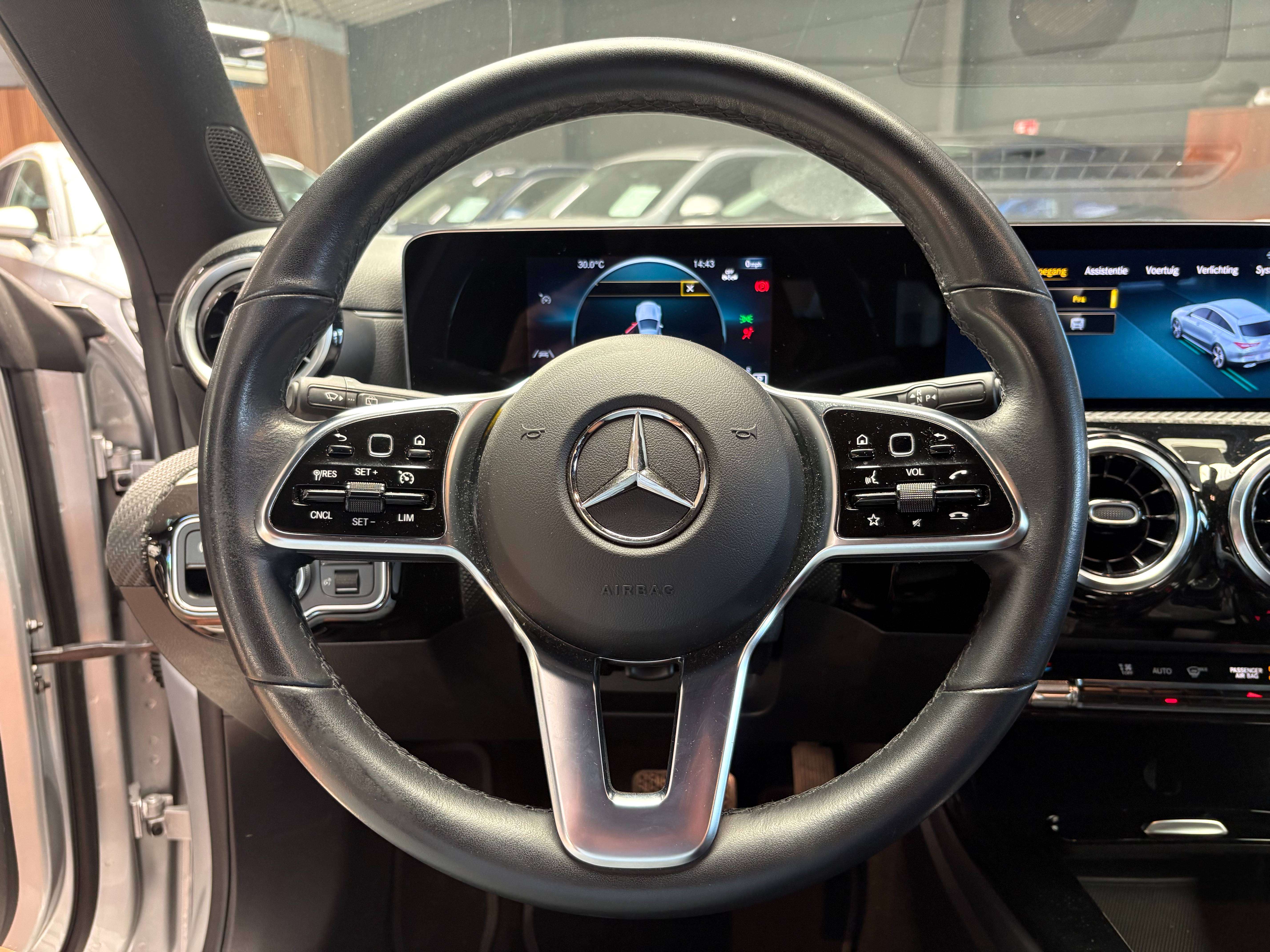 Mercedes-Benz CLA 180 7G-DCT Shooting Brake Alu19"/Led/Leder/VerwZet/Cam/Gps/Pdc/Bt *1j garantie