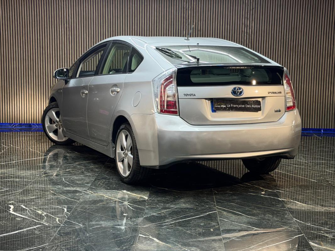 Toyota Prius MC 136h Dynamic 17