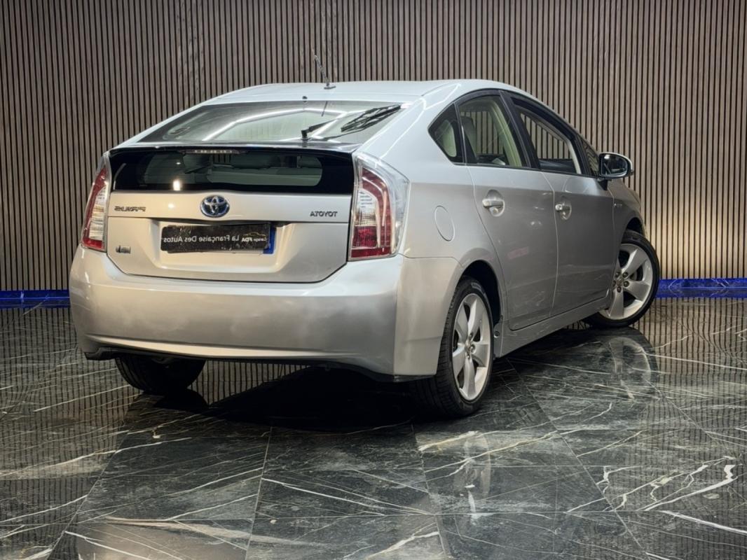 Toyota Prius MC 136h Dynamic 17