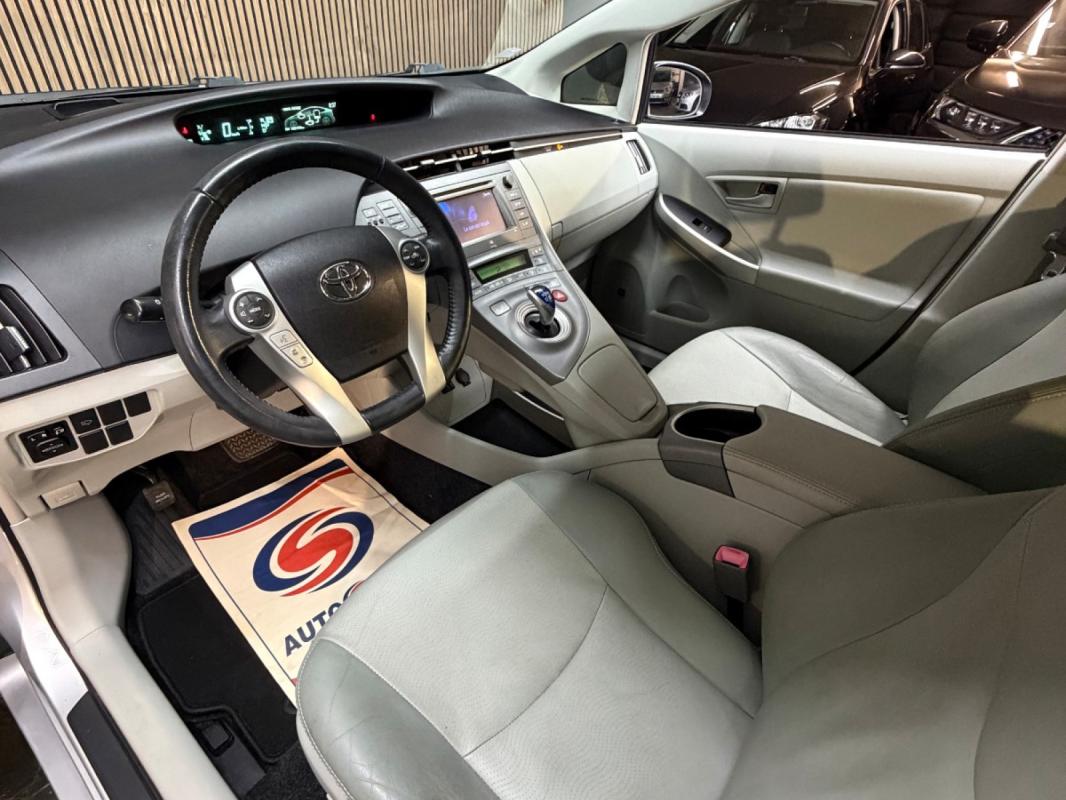Toyota Prius MC 136h Dynamic 17