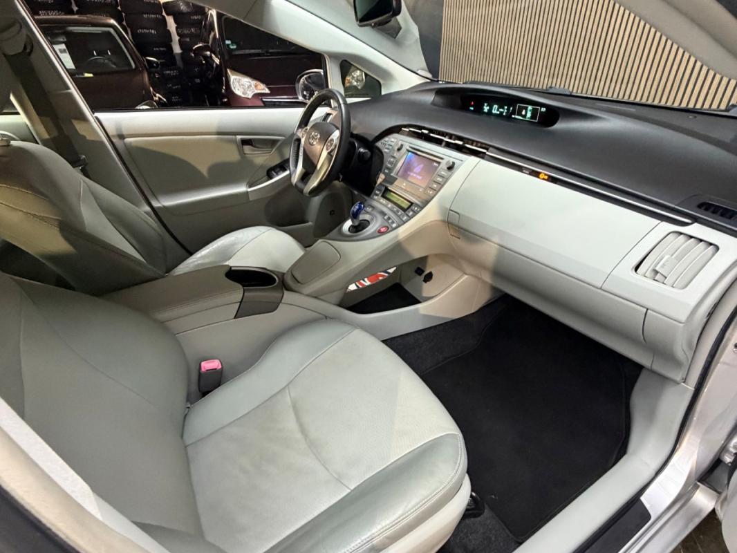Toyota Prius MC 136h Dynamic 17