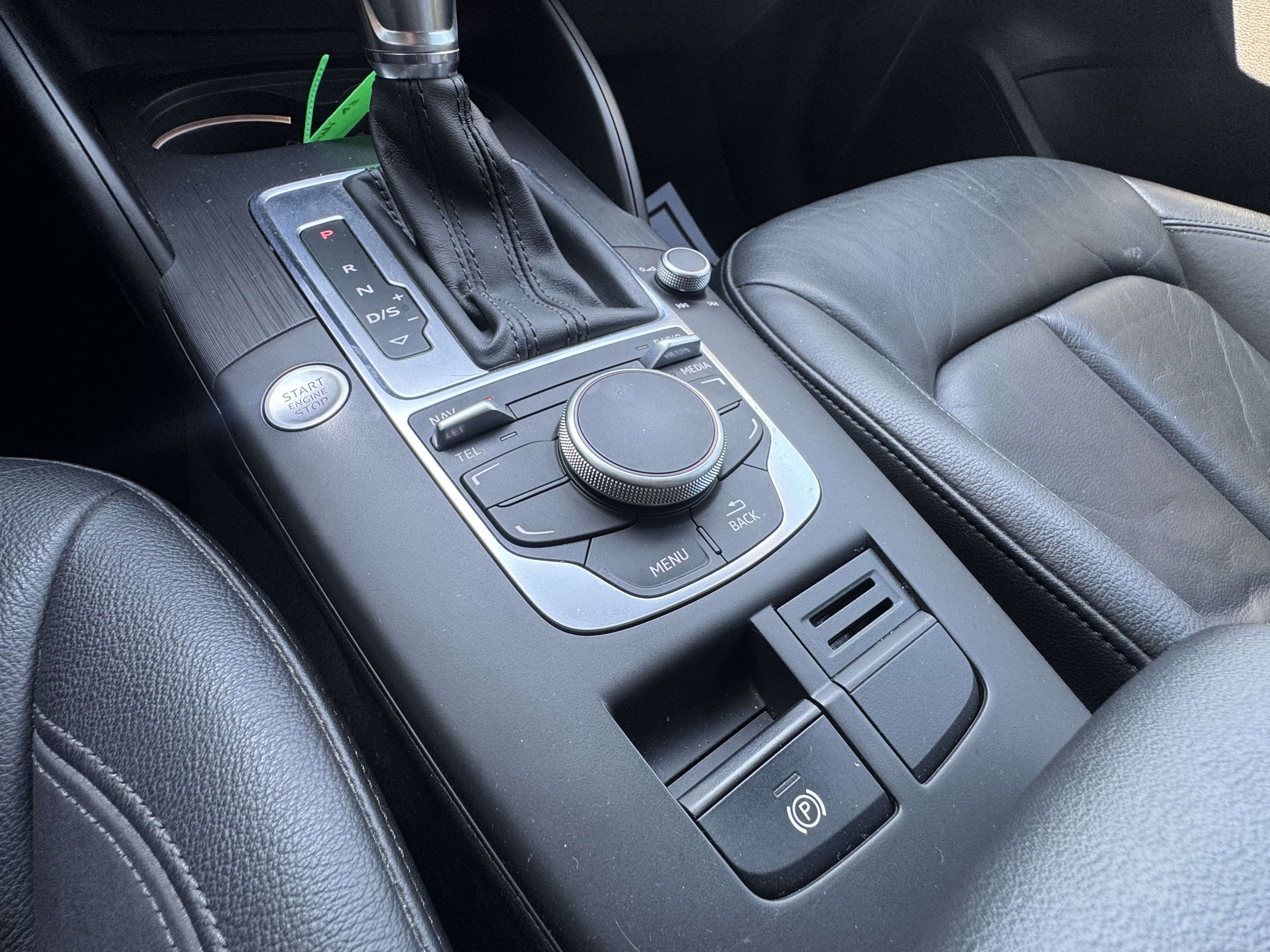 Audi A3 A3 1.4 TFSI Ultra S tronic*NAVI*CUIR*XENON*CARNET*CAMERA*GARANTIE