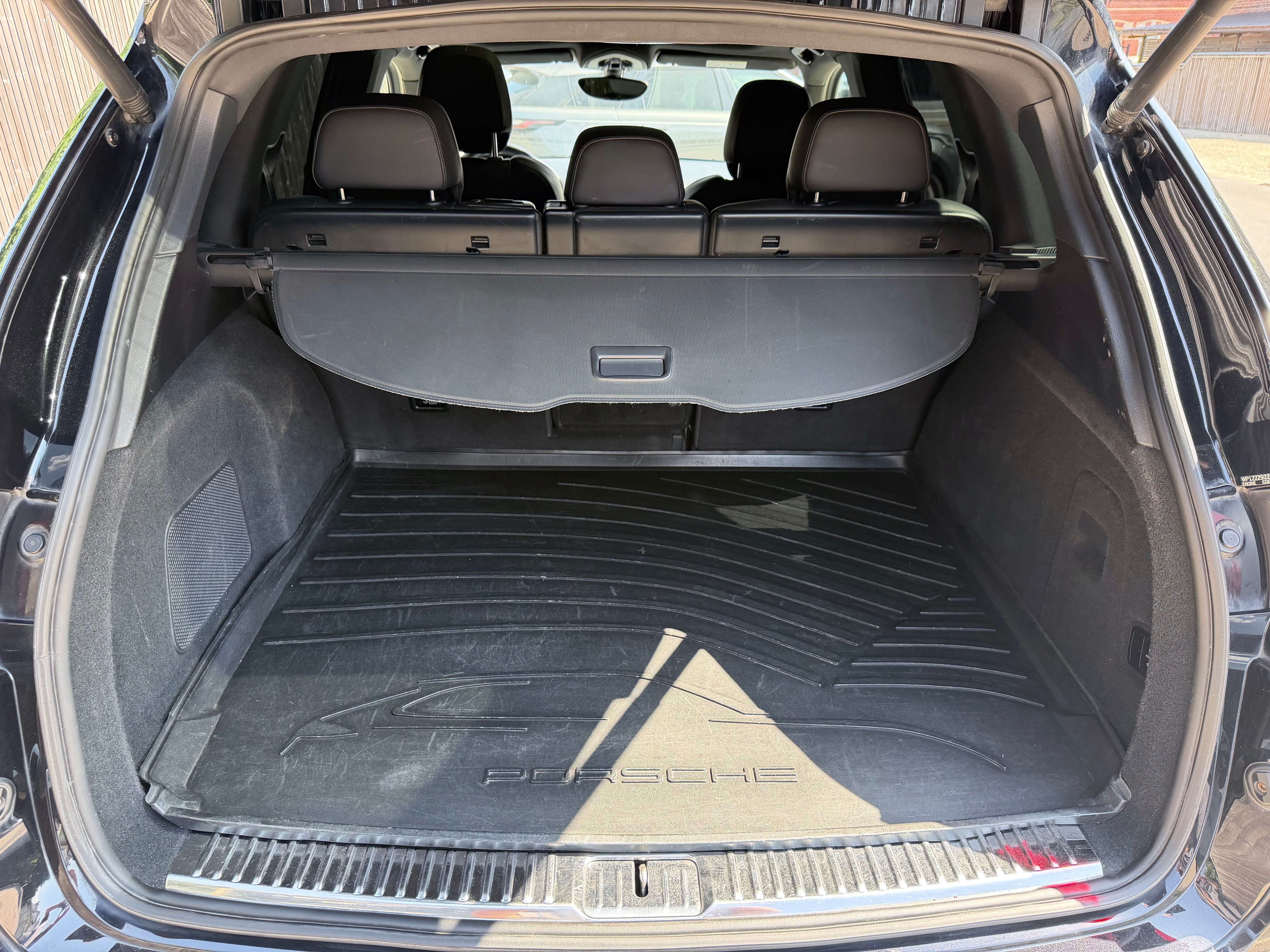 Porsche Cayenne Cayenne 3.0i V6 plug-In-Hybrid Tiptronic S NETTO: €23.132