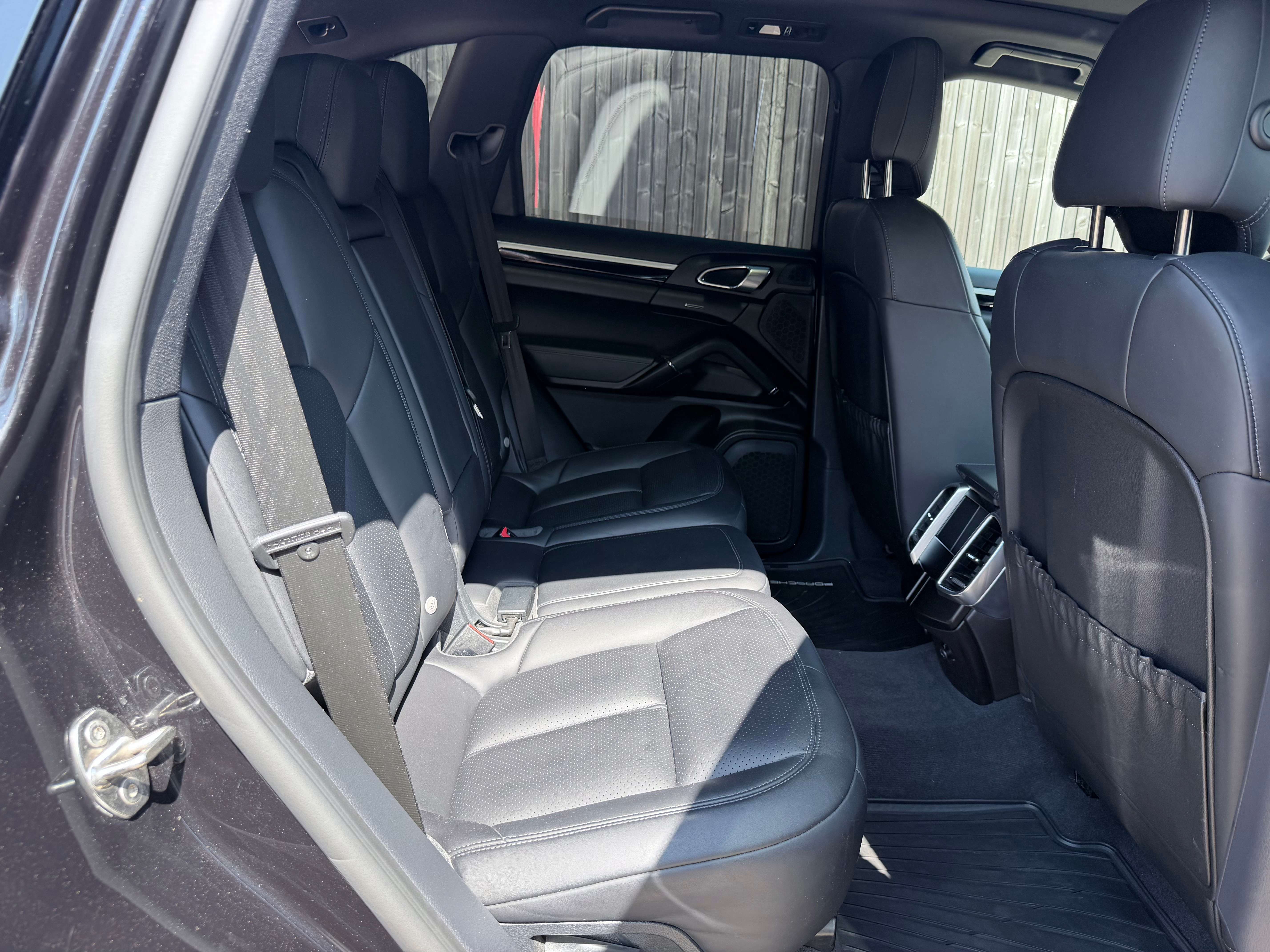 Porsche Cayenne Cayenne 3.0i V6 plug-In-Hybrid Tiptronic S NETTO: €23.132