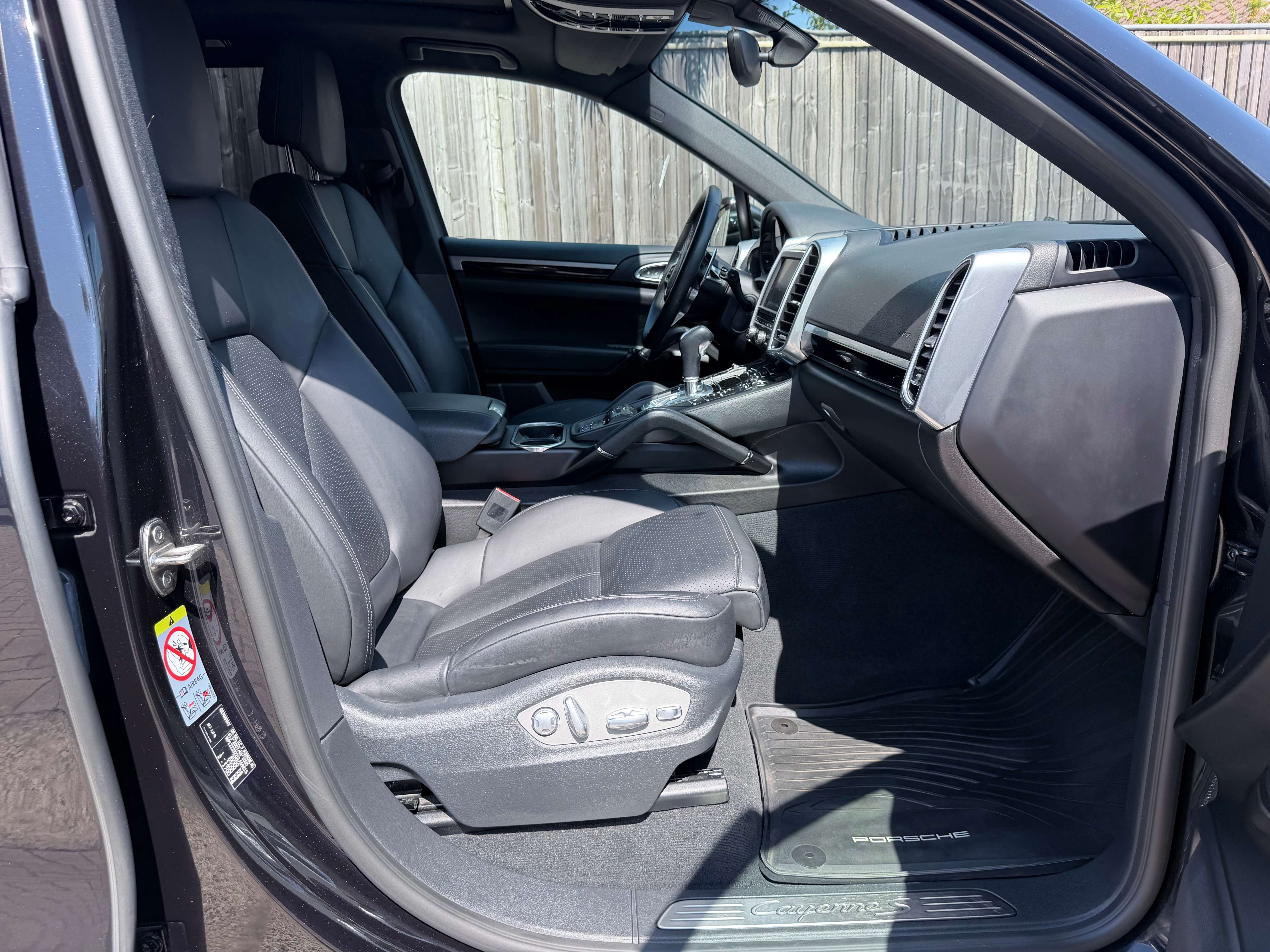 Porsche Cayenne Cayenne 3.0i V6 plug-In-Hybrid Tiptronic S NETTO: €23.132