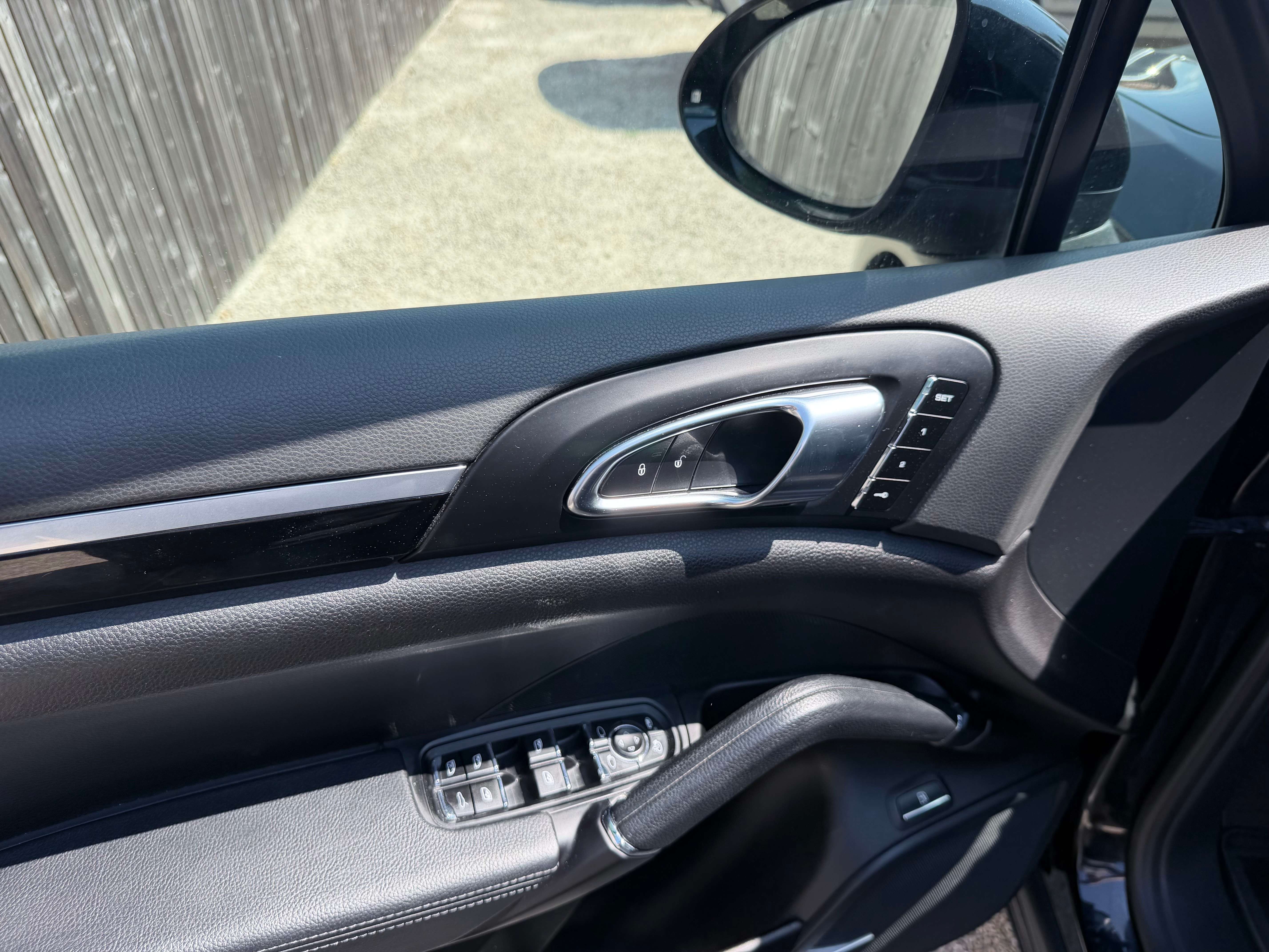 Porsche Cayenne Cayenne 3.0i V6 plug-In-Hybrid Tiptronic S NETTO: €23.132