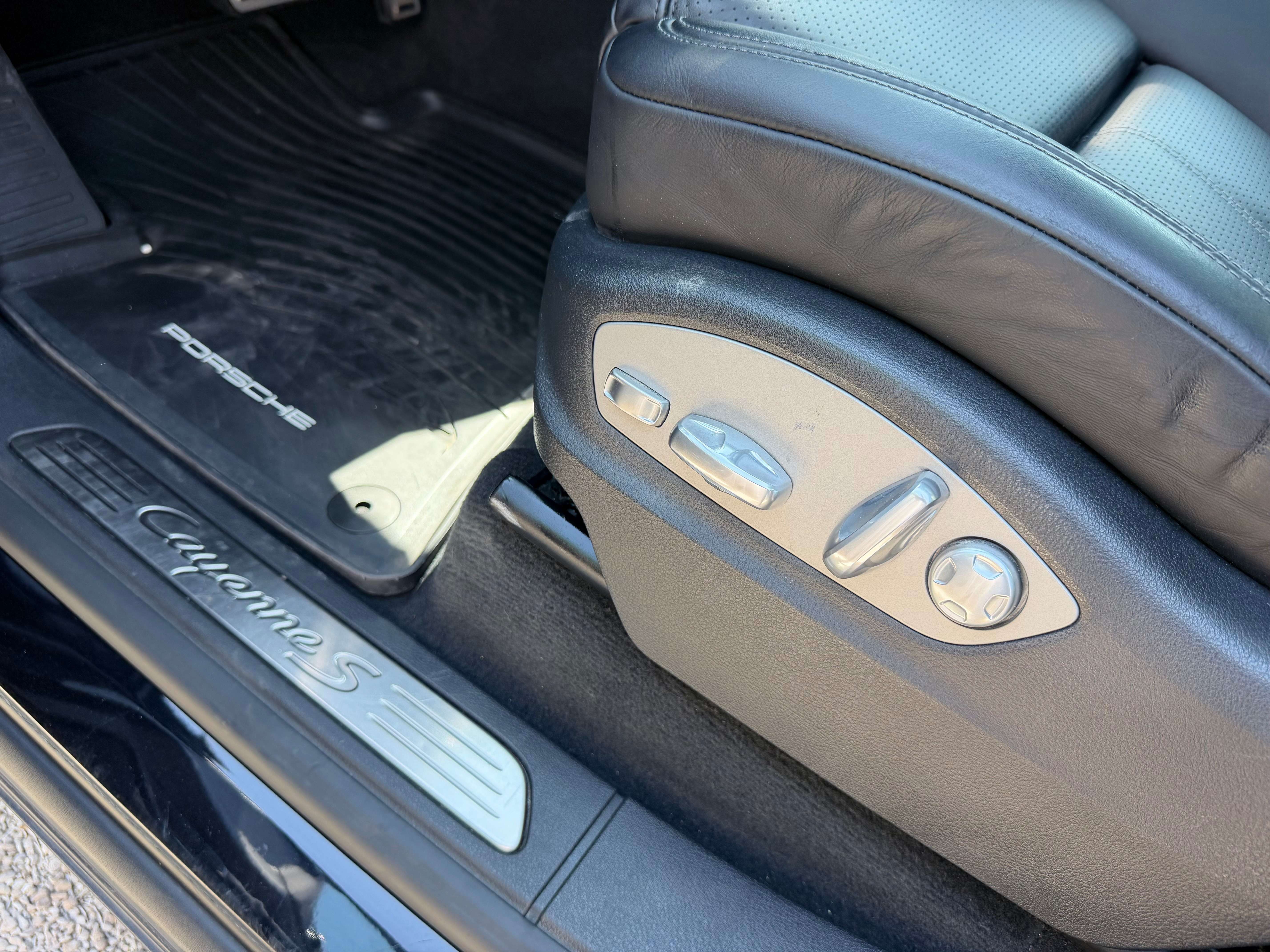 Porsche Cayenne Cayenne 3.0i V6 plug-In-Hybrid Tiptronic S NETTO: €23.132