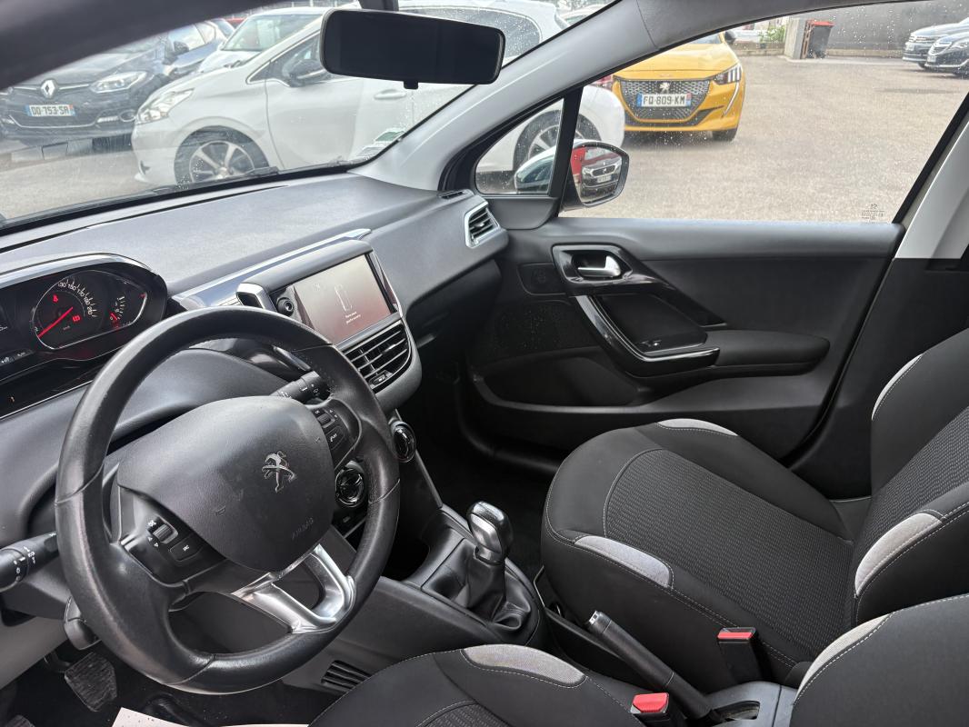 Peugeot 208 VTI 82CV STYLE BVM5