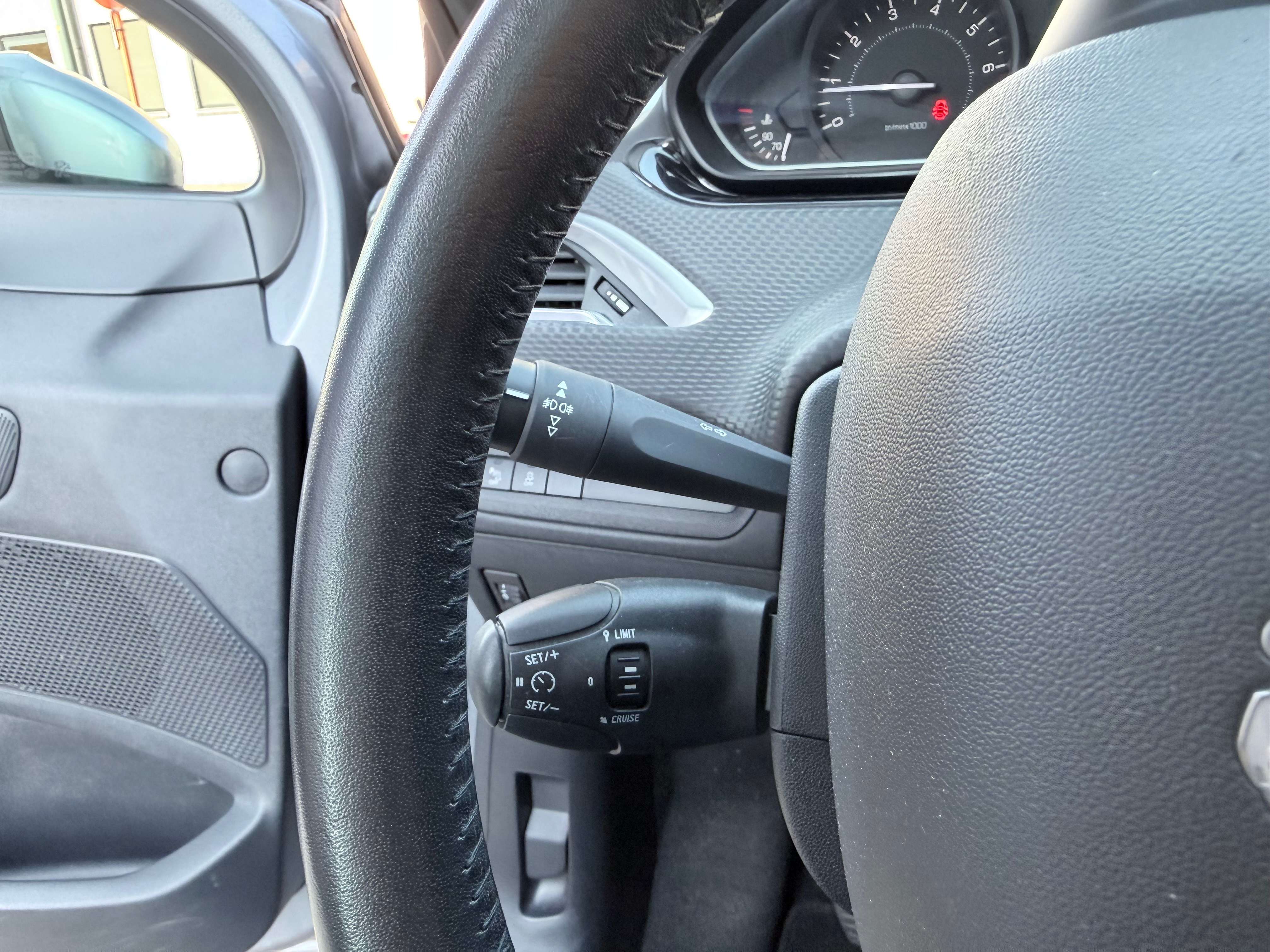 Peugeot 2008 1.2 I EDITION ACTIVE  | Panodak| Cruise | Navi