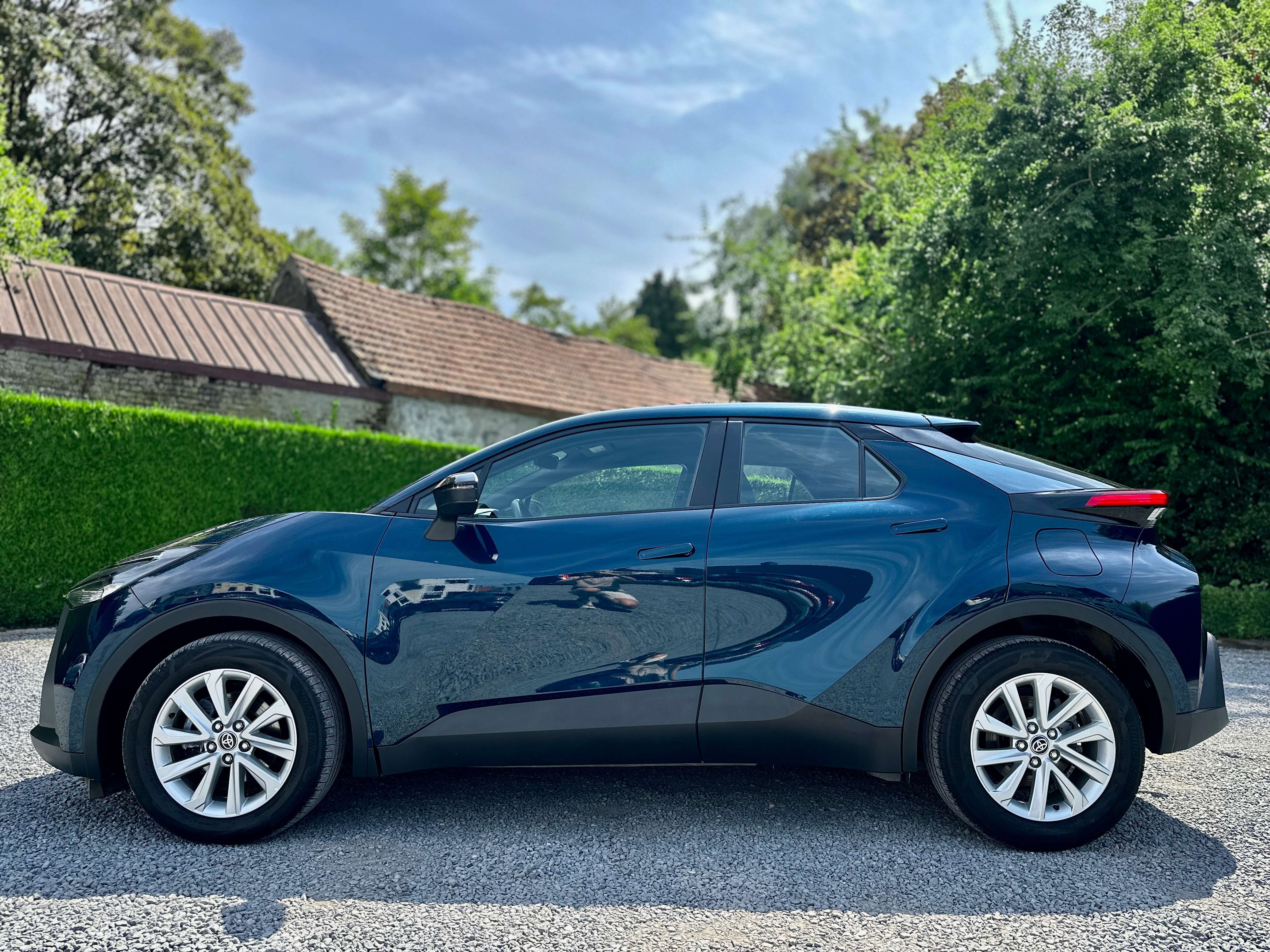 Toyota C-HR C-HR Hybrid 1.8i VVT-i C-Hic E-CVT / FULL ASSIST / CAMERA / CARPLAY