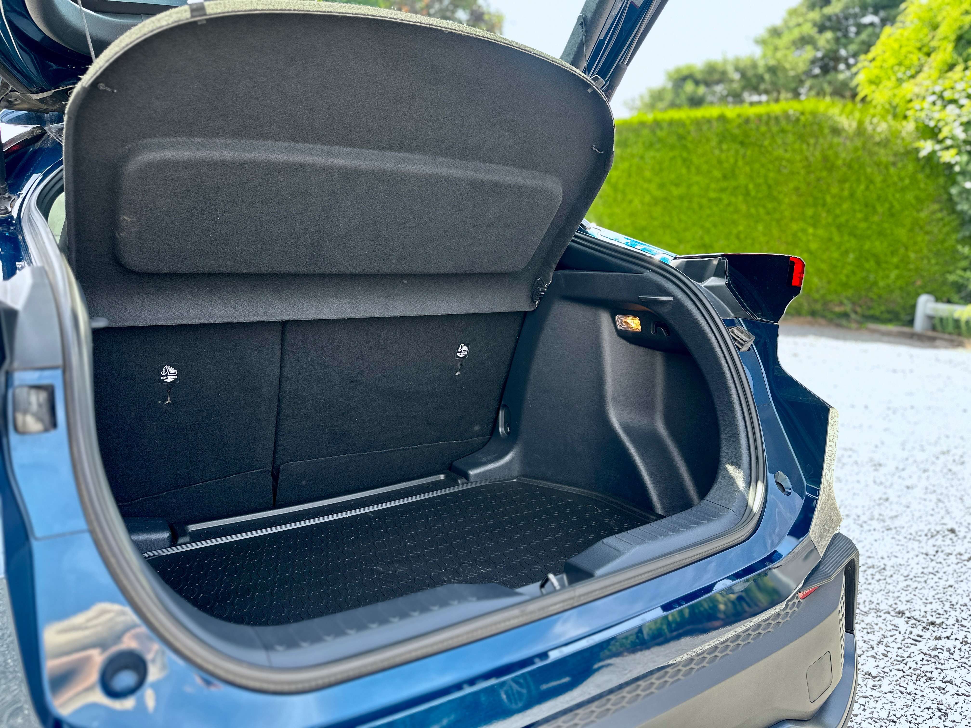 Toyota C-HR C-HR Hybrid 1.8i VVT-i C-Hic E-CVT / FULL ASSIST / CAMERA / CARPLAY