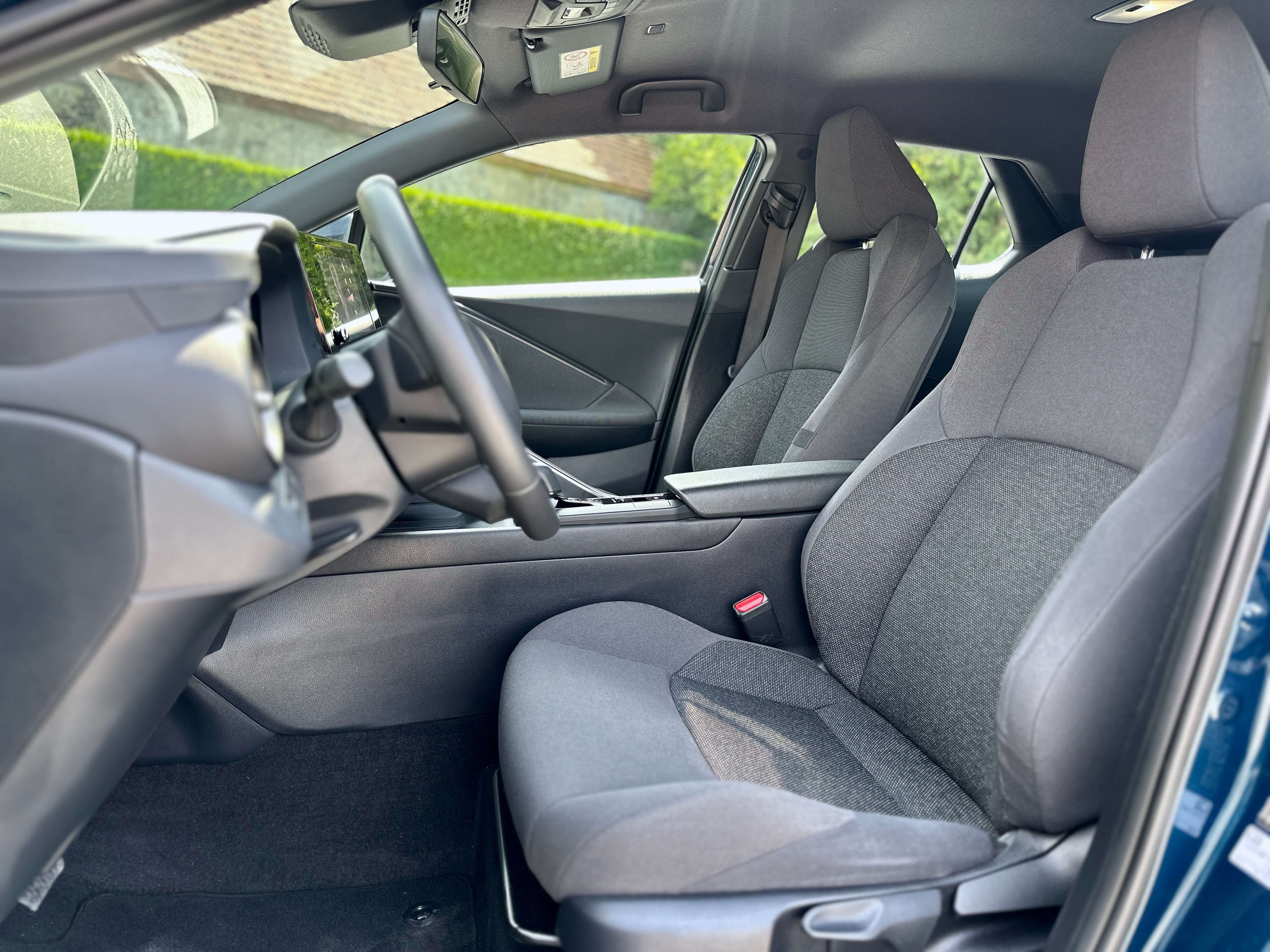 Toyota C-HR C-HR Hybrid 1.8i VVT-i C-Hic E-CVT / FULL ASSIST / CAMERA / CARPLAY