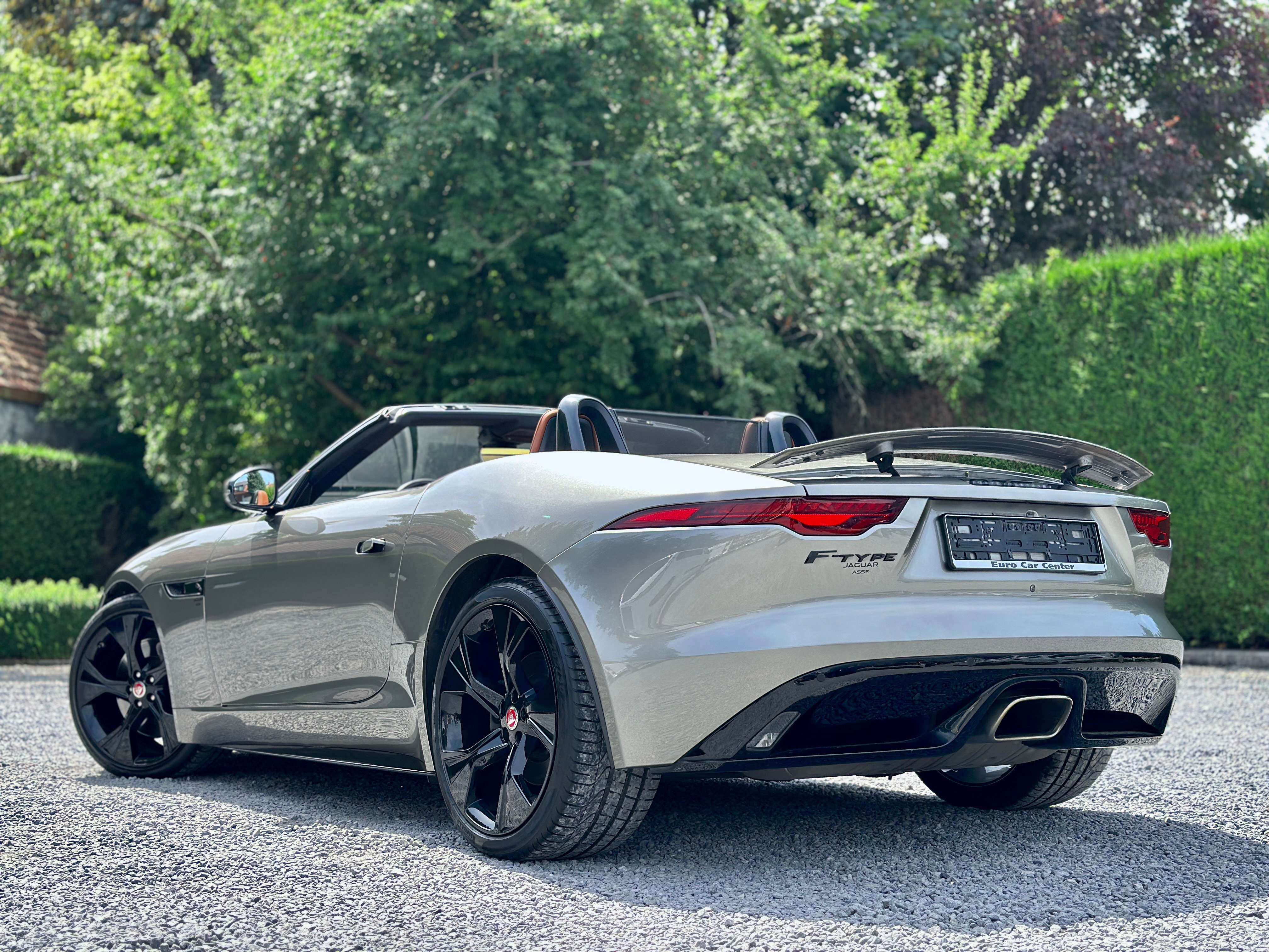 Jaguar F-Type F-Type Cabriolet 2.0 i4 P300 R-Dynamic / MERIDIAN SOUNDSYS / CARPLAY / CAMERA /