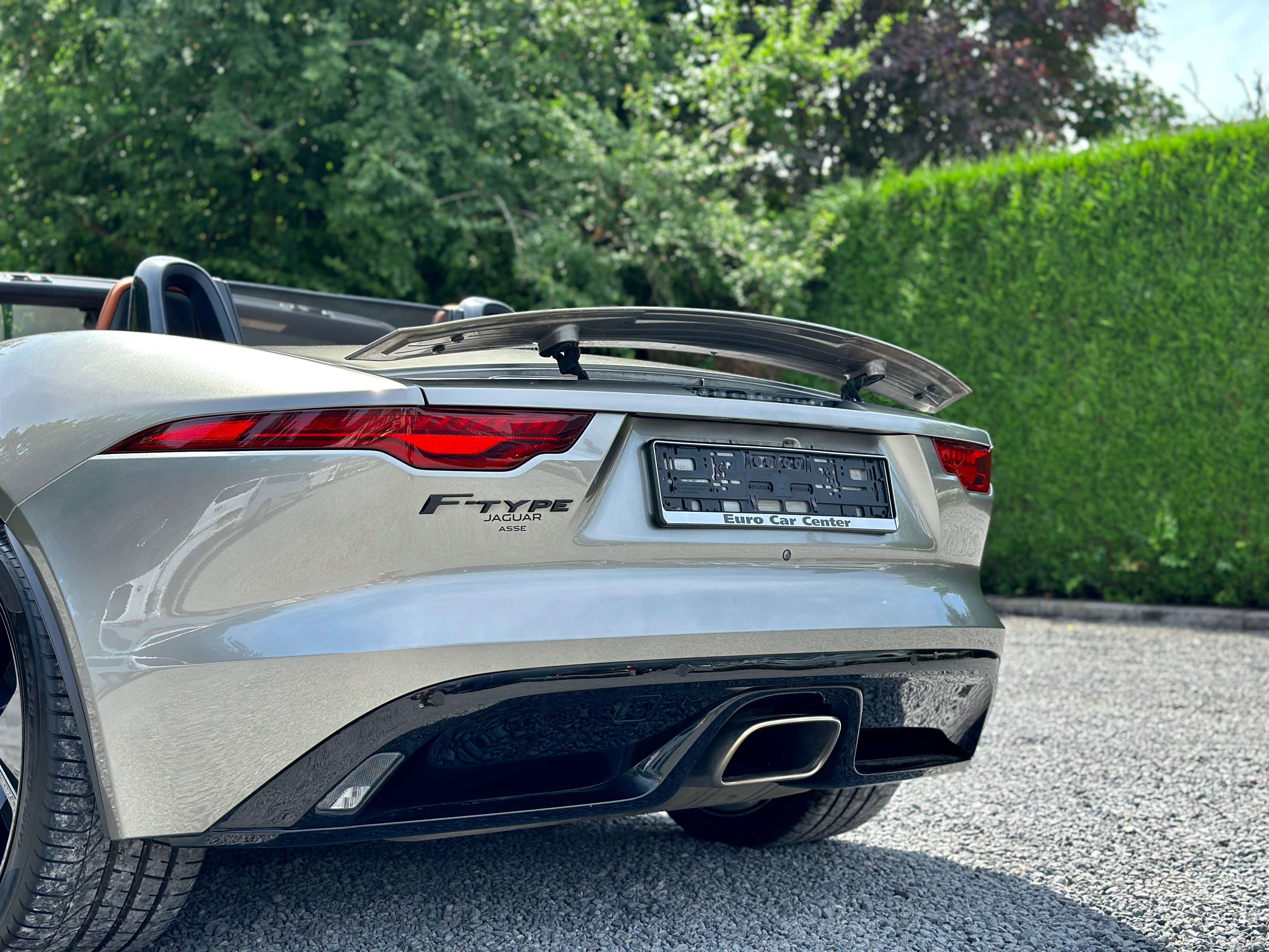 Jaguar F-Type F-Type Cabriolet 2.0 i4 P300 R-Dynamic / MERIDIAN SOUNDSYS / CARPLAY / CAMERA /