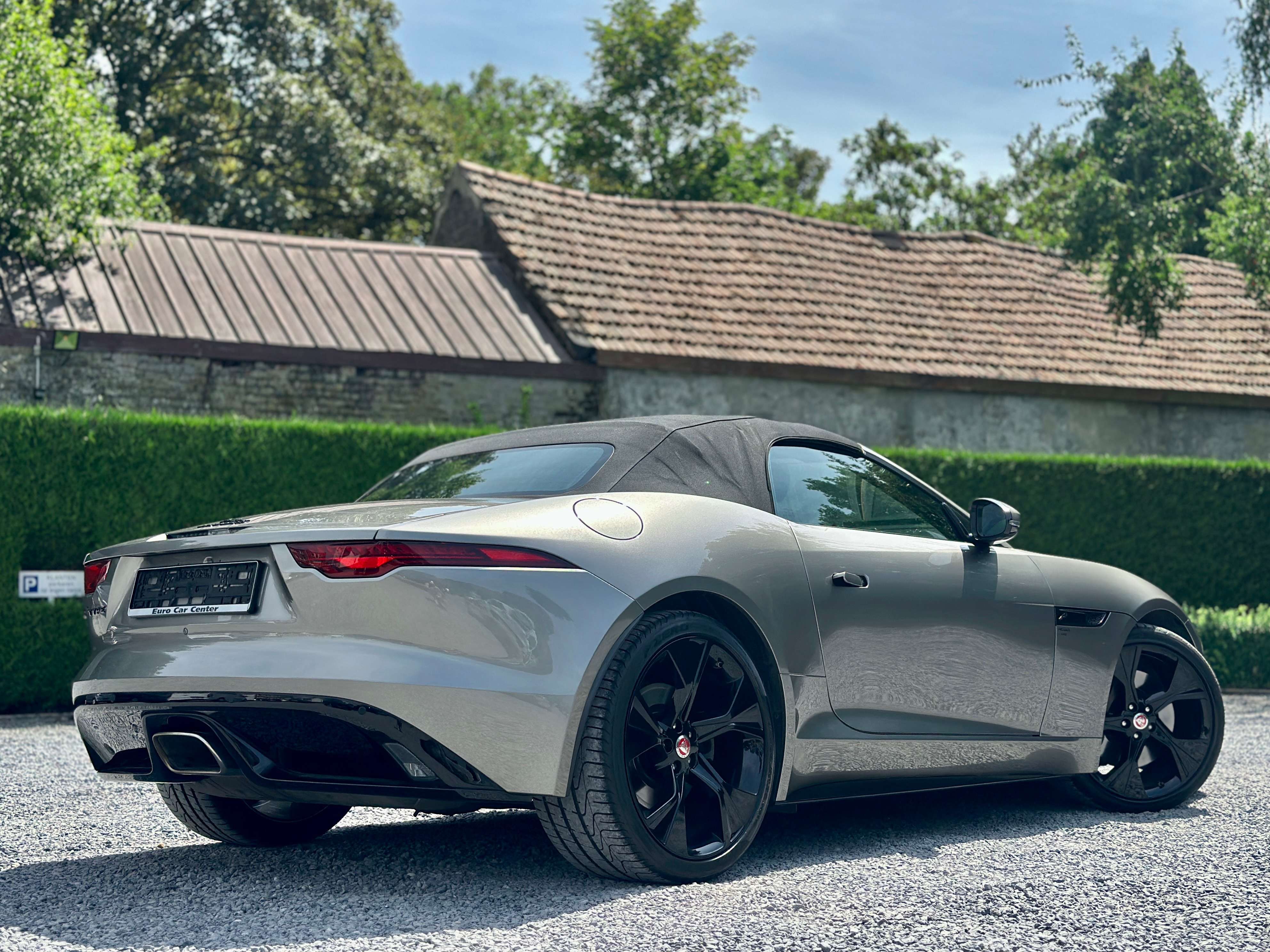 Jaguar F-Type F-Type Cabriolet 2.0 i4 P300 R-Dynamic / MERIDIAN SOUNDSYS / CARPLAY / CAMERA /