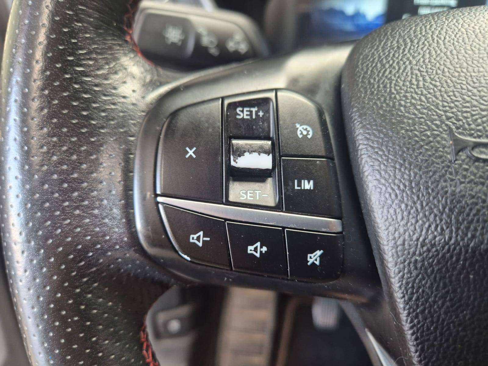 Ford Kuga 1.5 TDCi ST-Line//CARPLAY//CAMERA//GARANTIE 12 MOIS// thumbnail