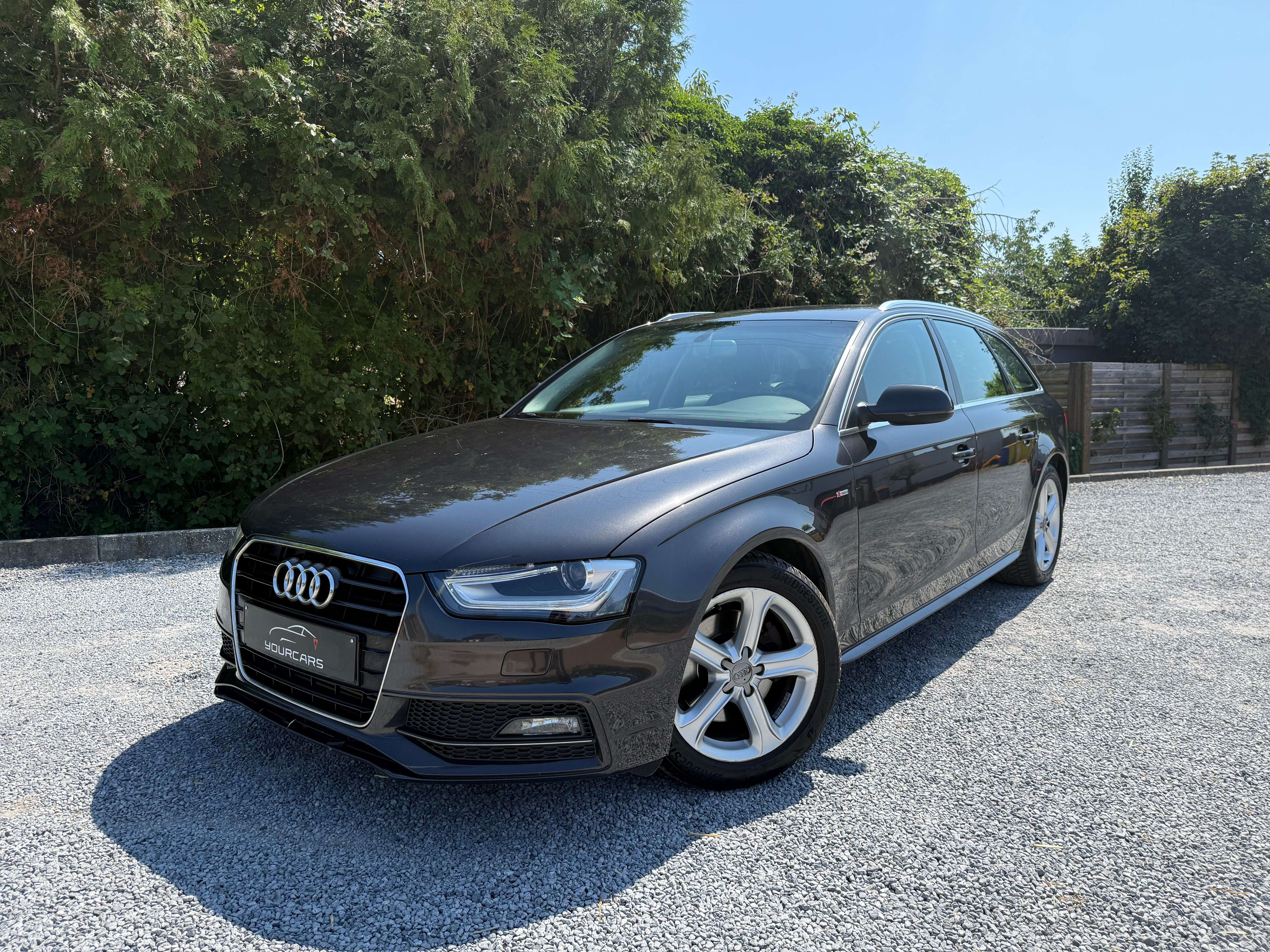 Audi A4 Avant 2.0 TDi S line * XENON * GPS * 1ste OWNER