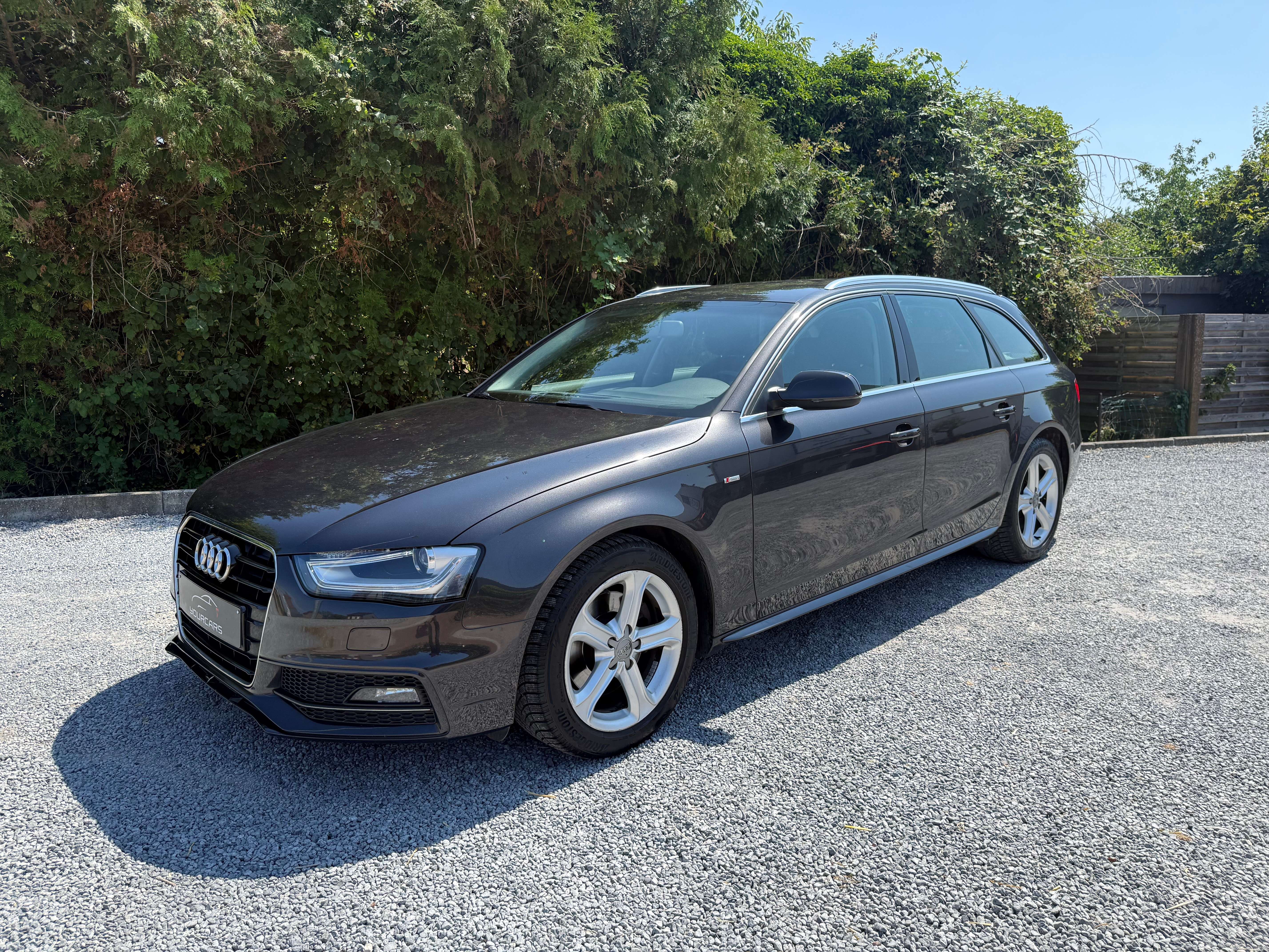 Audi A4 Avant 2.0 TDi S line * XENON * GPS * 1ste OWNER thumbnail