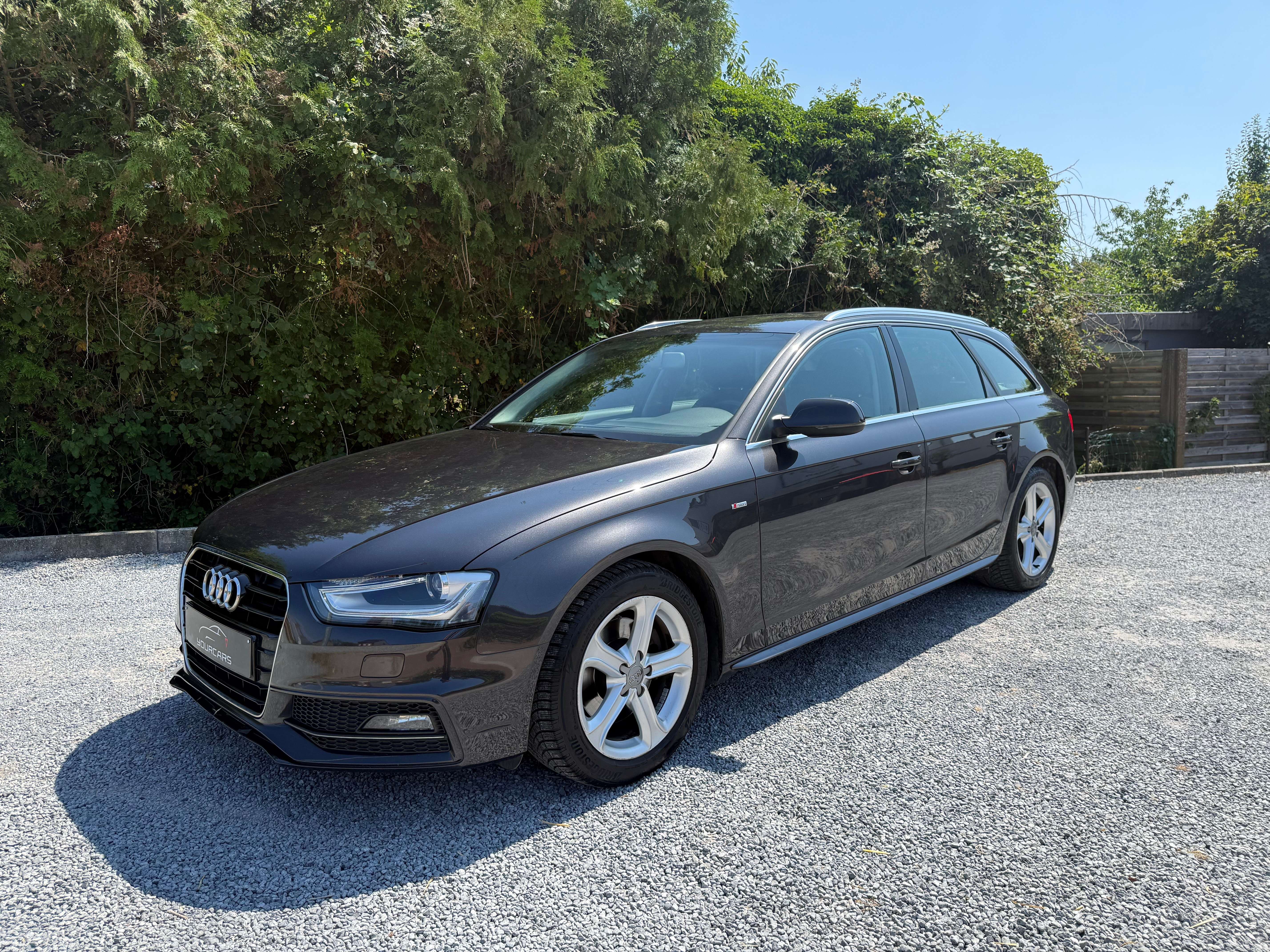 Audi A4 Avant 2.0 TDi S line * XENON * GPS * 1ste OWNER thumbnail