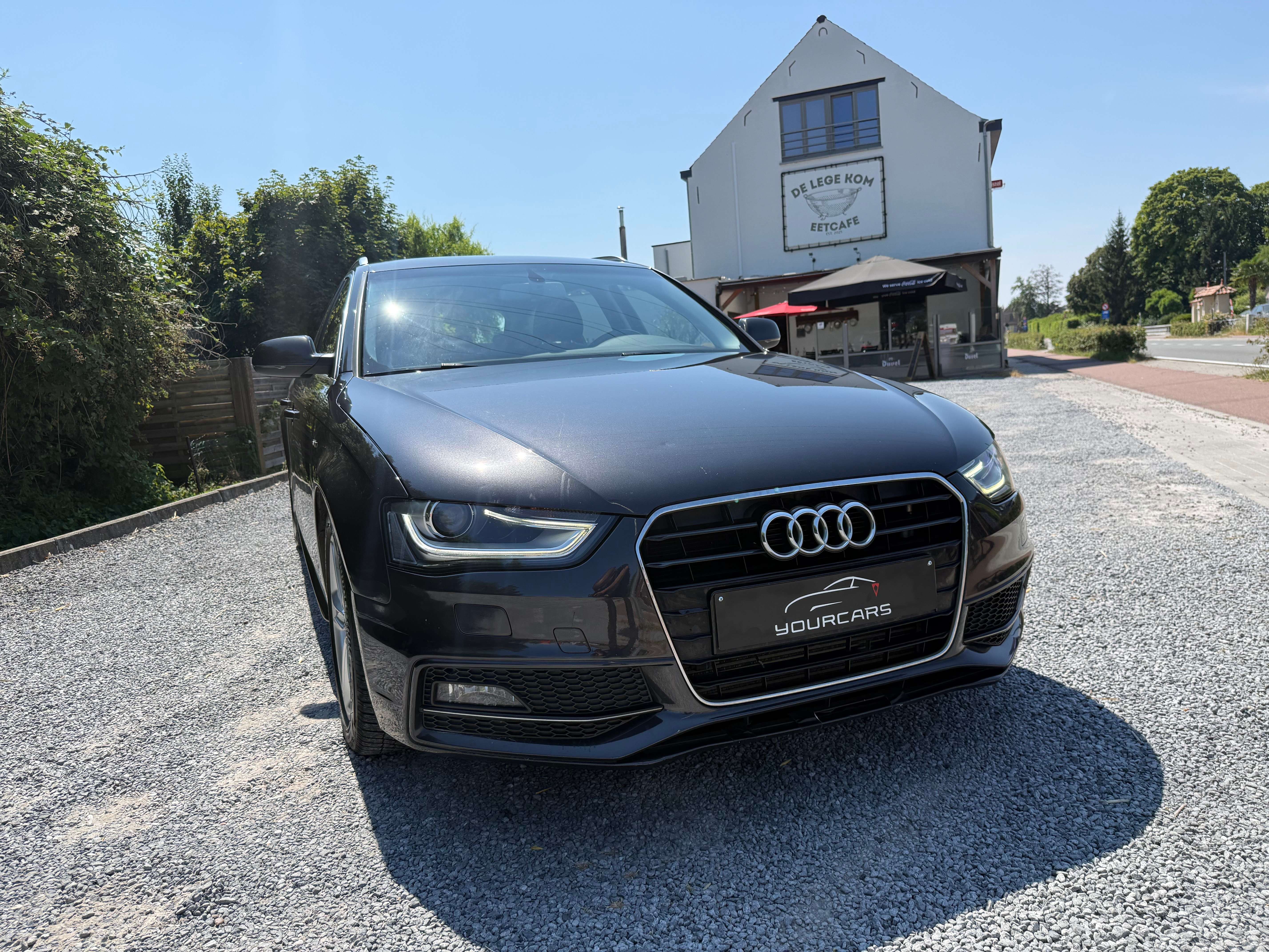 Audi A4 Avant 2.0 TDi S line * XENON * GPS * 1ste OWNER thumbnail