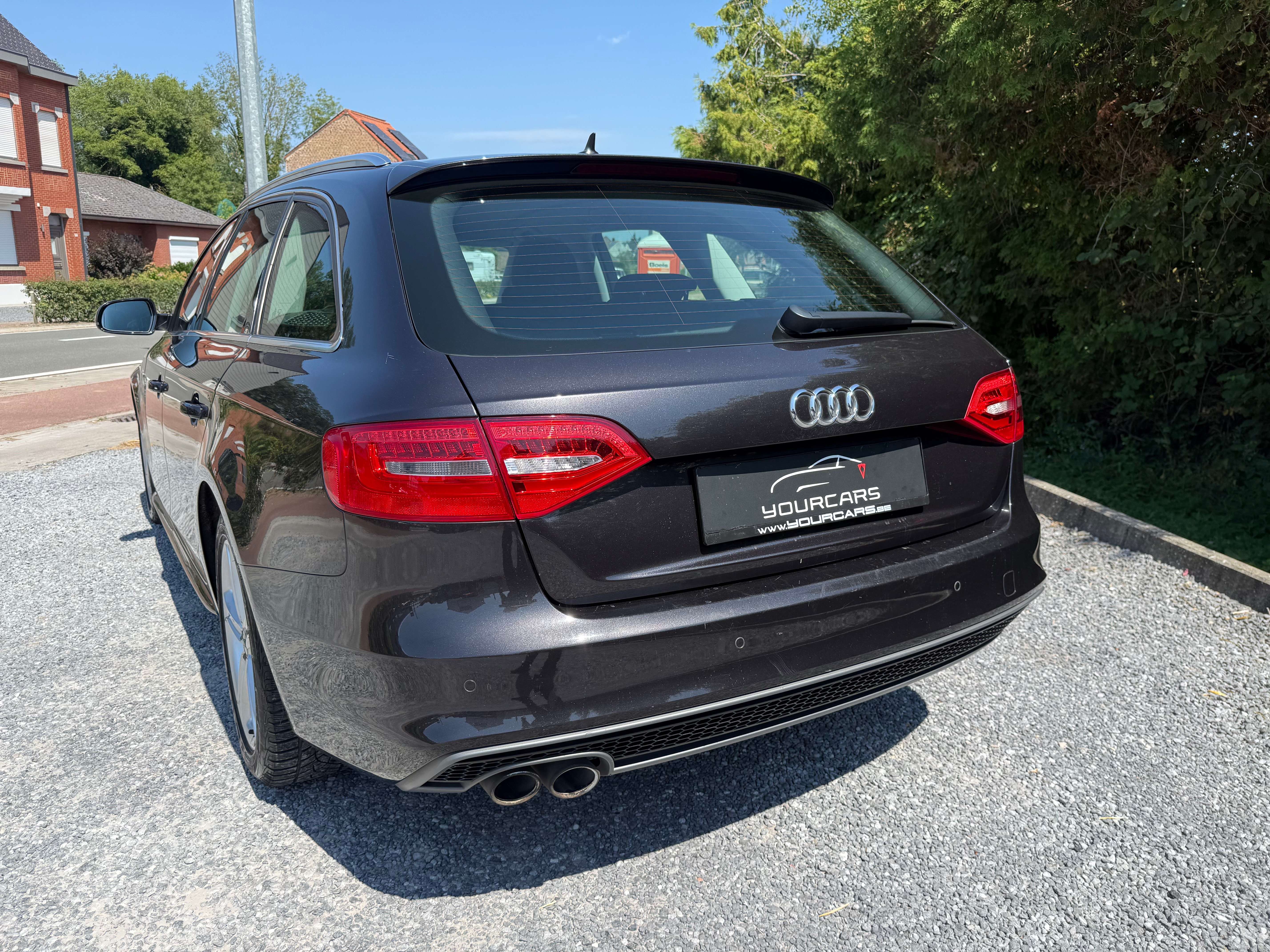 Audi A4 Avant 2.0 TDi S line * XENON * GPS * 1ste OWNER thumbnail