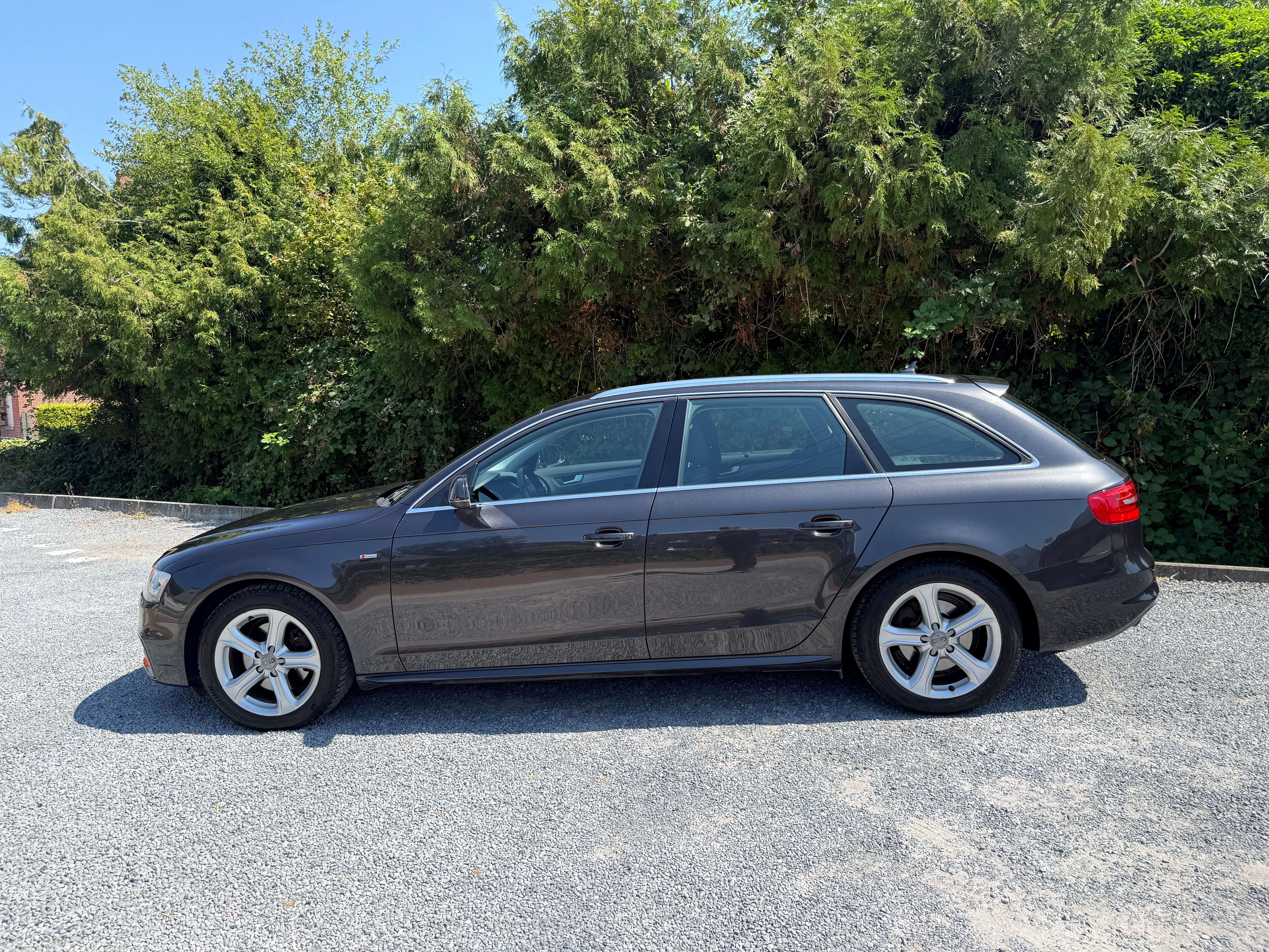 Audi A4 Avant 2.0 TDi S line * XENON * GPS * 1ste OWNER thumbnail