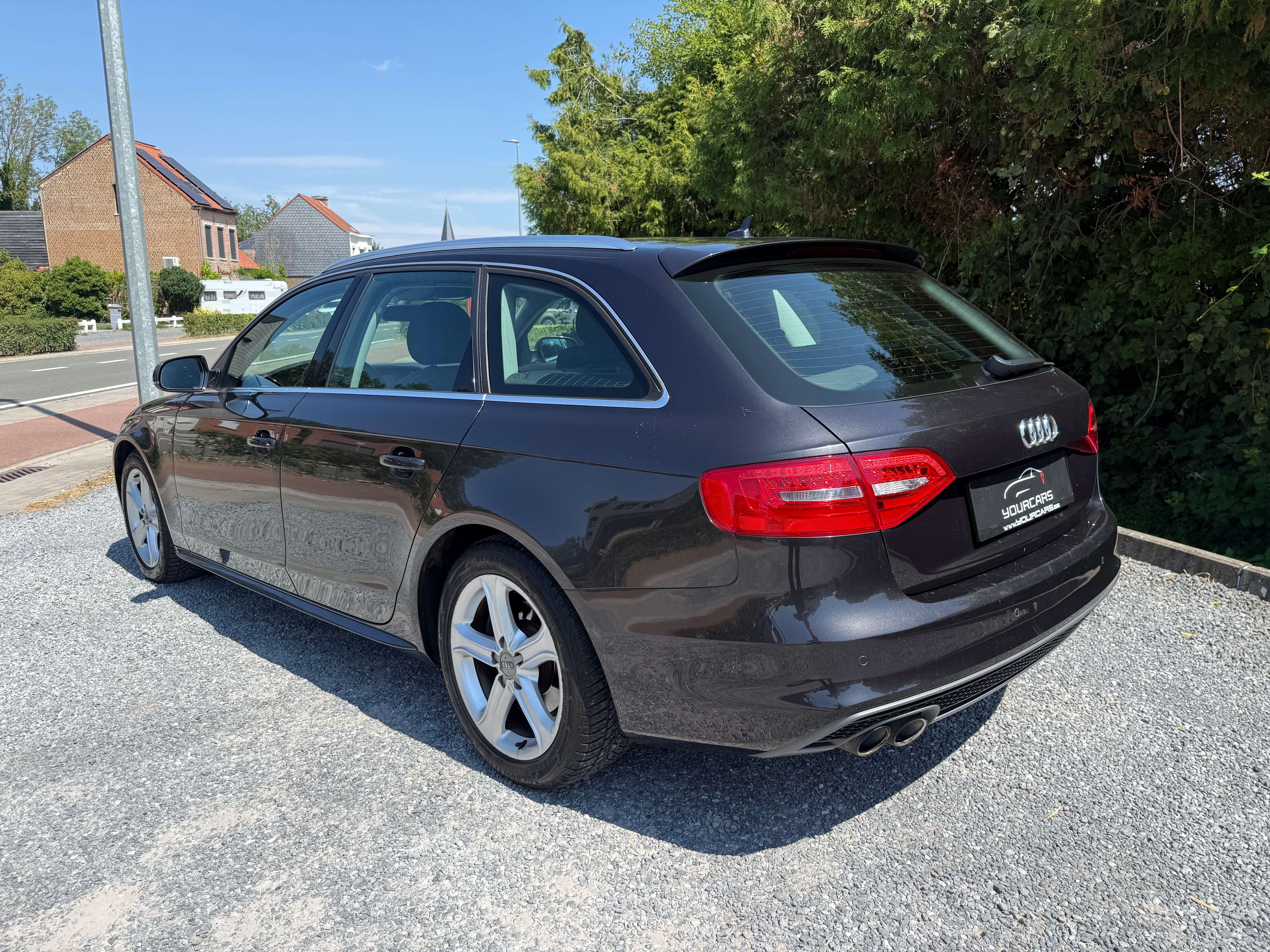 Audi A4 Avant 2.0 TDi S line * XENON * GPS * 1ste OWNER thumbnail
