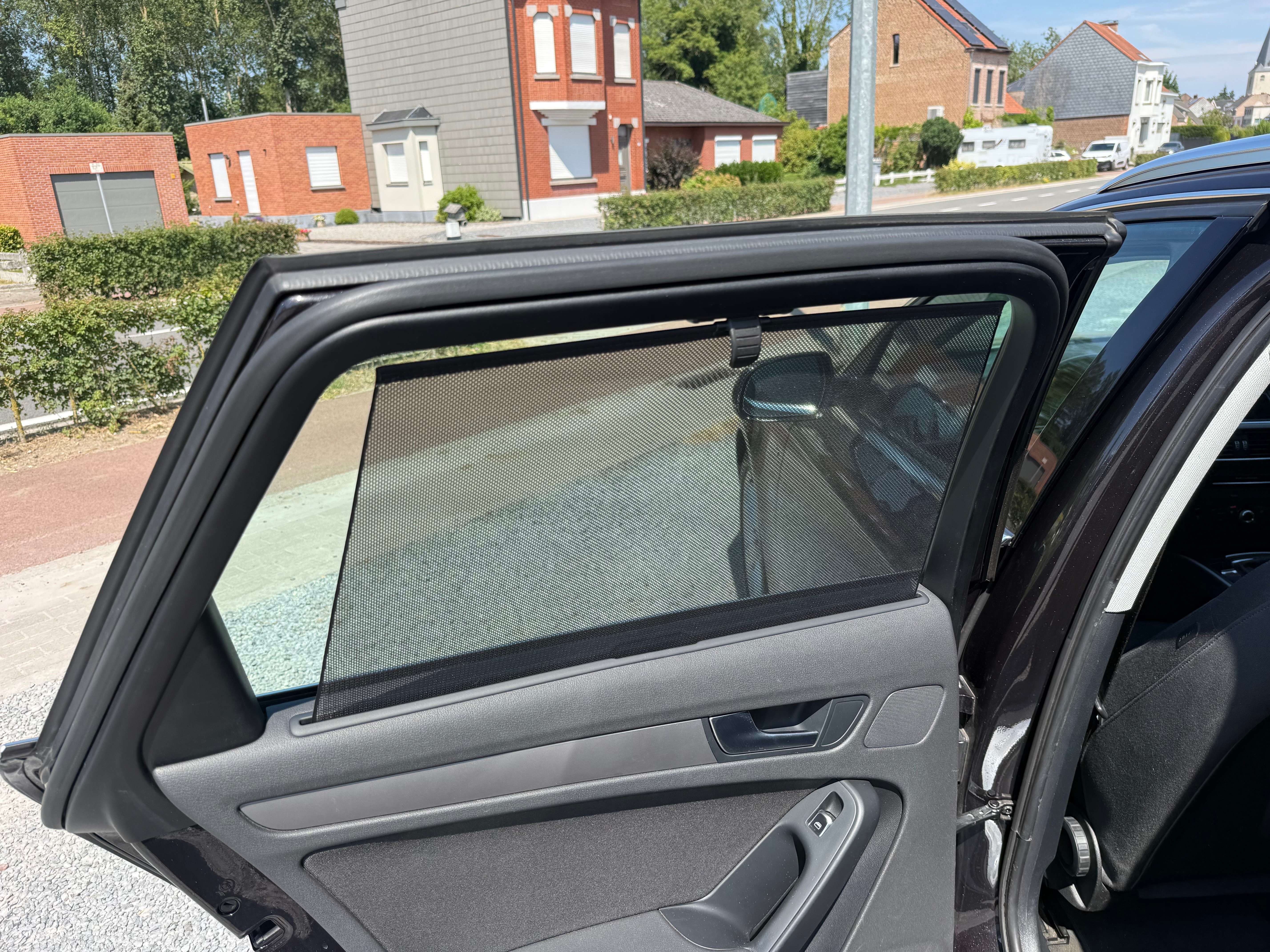 Audi A4 Avant 2.0 TDi S line * XENON * GPS * 1ste OWNER thumbnail