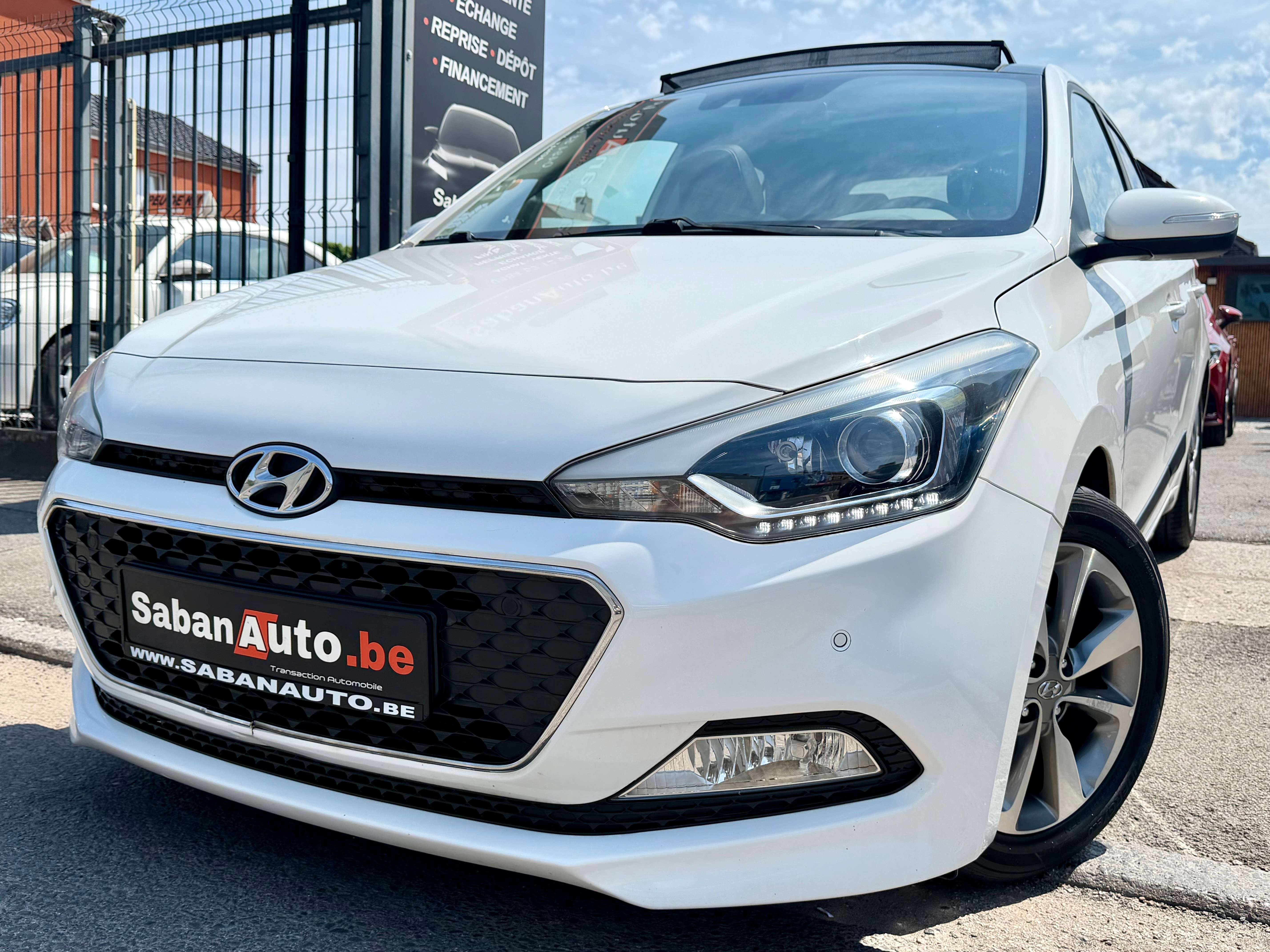 Hyundai i20 i20 1.2i Blackline ° TOIT PANO ° NAVI ° CAMERA ° CLIM ° GARANTI 12 MOIS !!