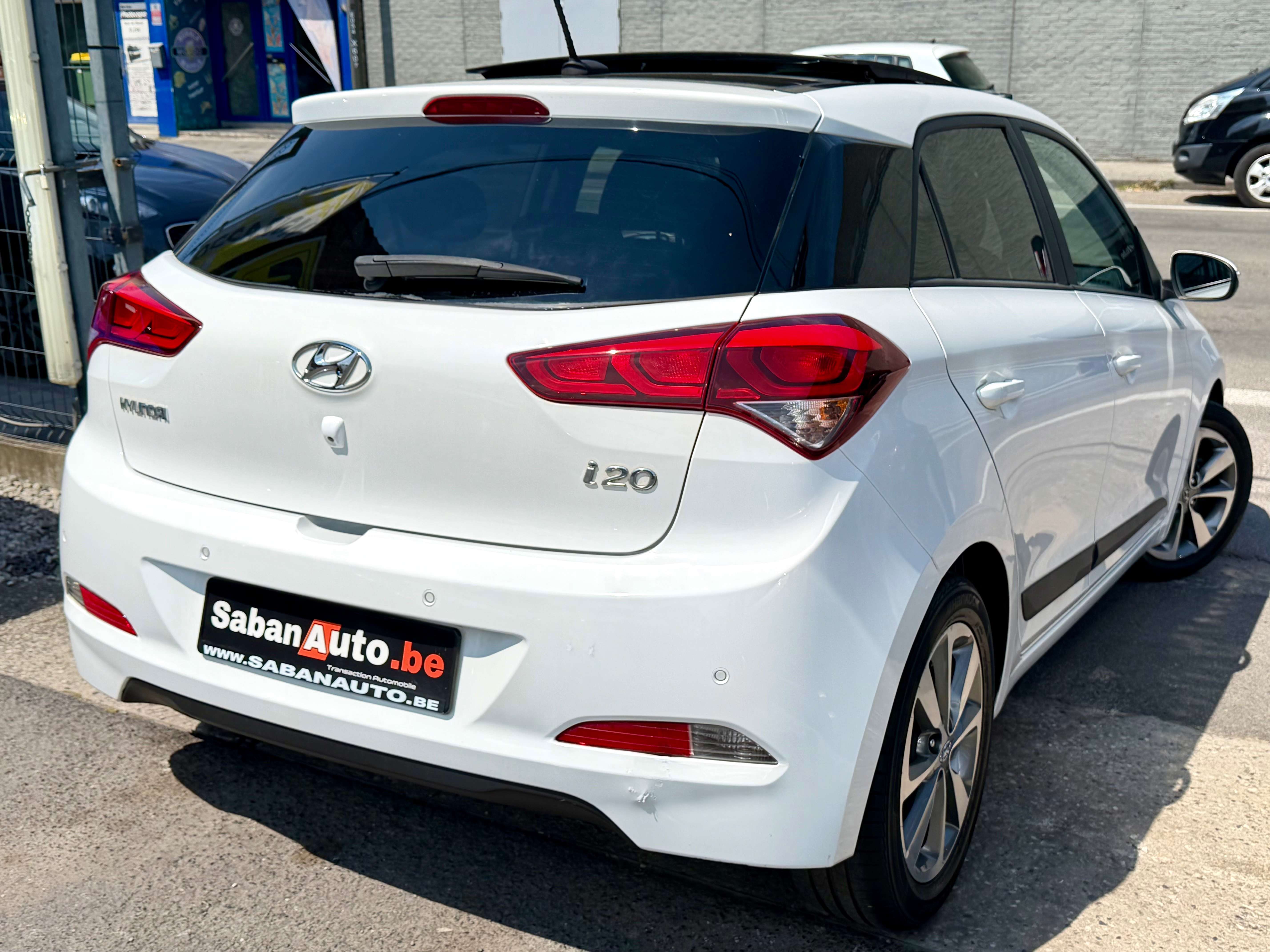 Hyundai i20 i20 1.2i Blackline ° TOIT PANO ° NAVI ° CAMERA ° CLIM ° GARANTI 12 MOIS !! thumbnail