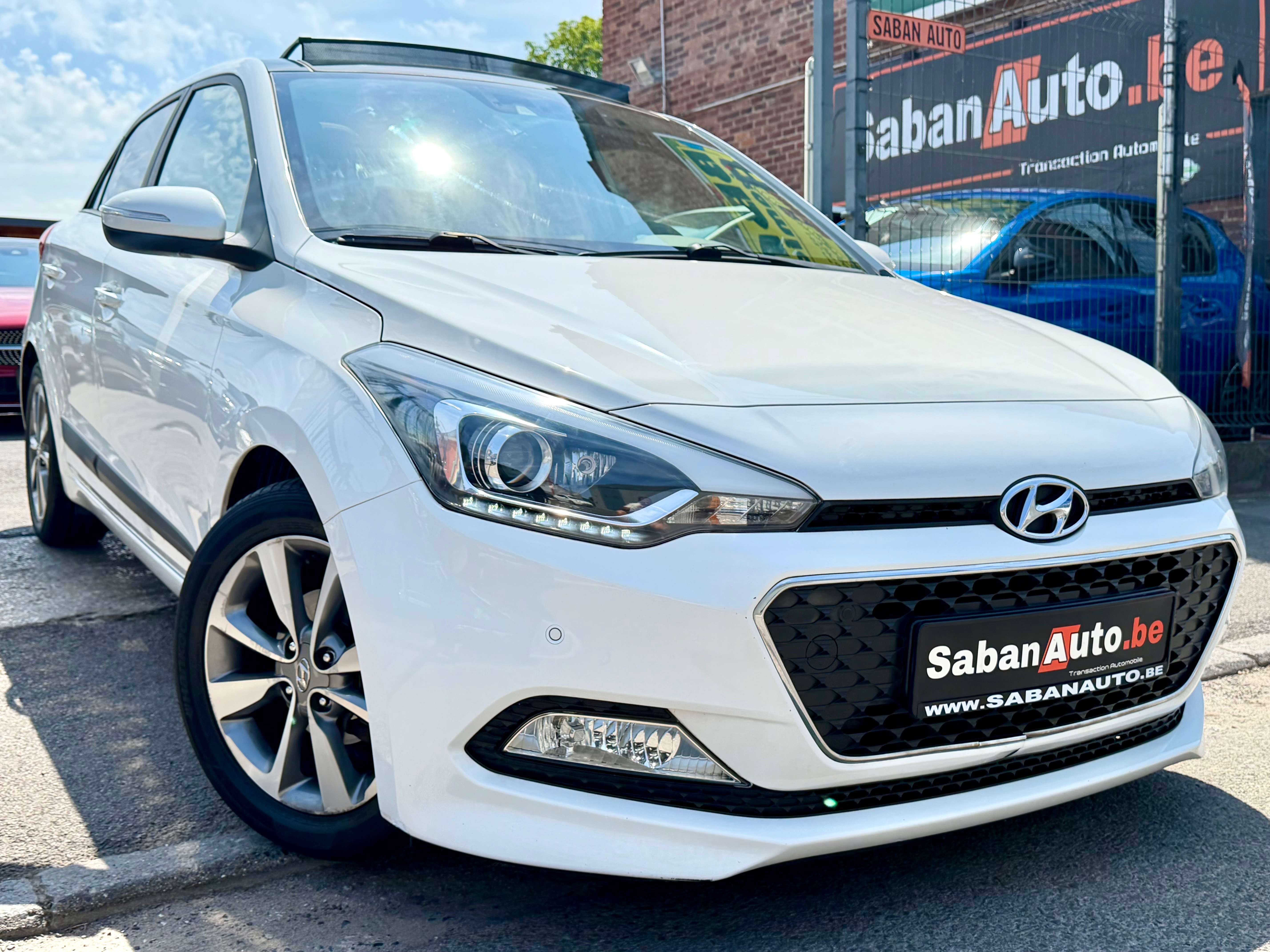 Hyundai i20 i20 1.2i Blackline ° TOIT PANO ° NAVI ° CAMERA ° CLIM ° GARANTI 12 MOIS !! thumbnail