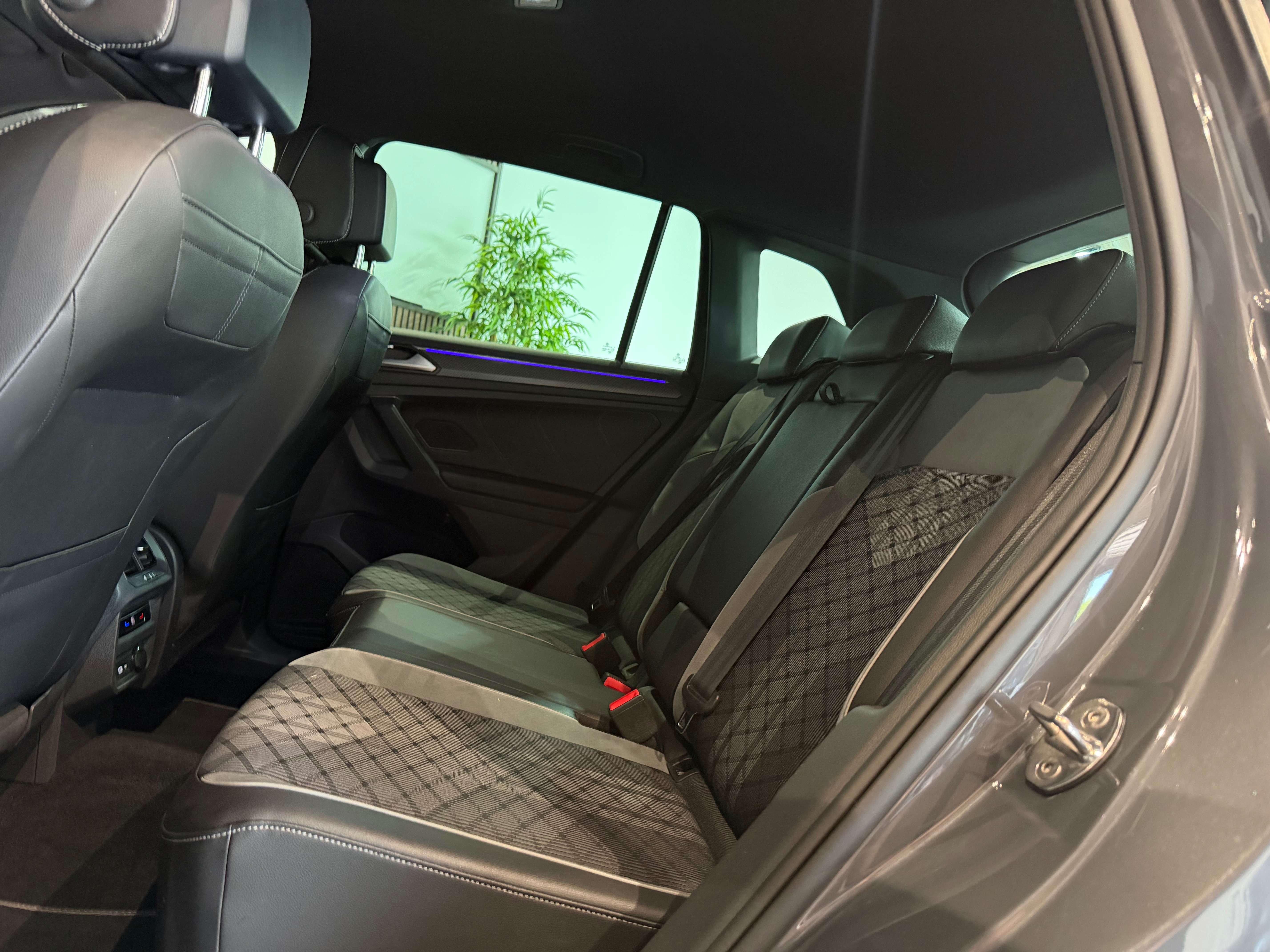 Volkswagen Tiguan 2.0 TDI SCR R-Line - DSG - 1ERPRO - GARANTIE 12MOIS thumbnail
