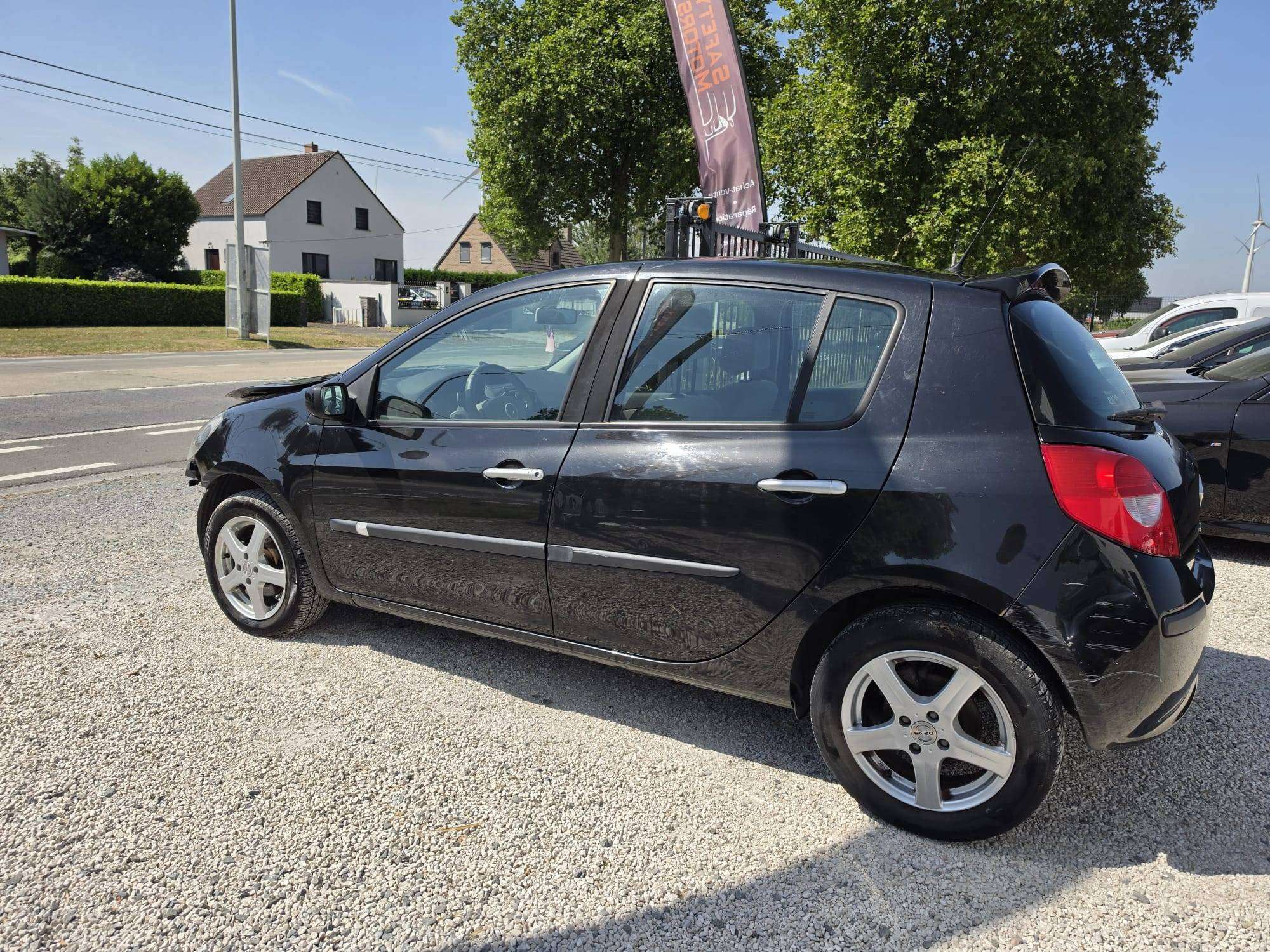 Renault Clio Clio 1.6i 16v Initiale boite automatique airco thumbnail