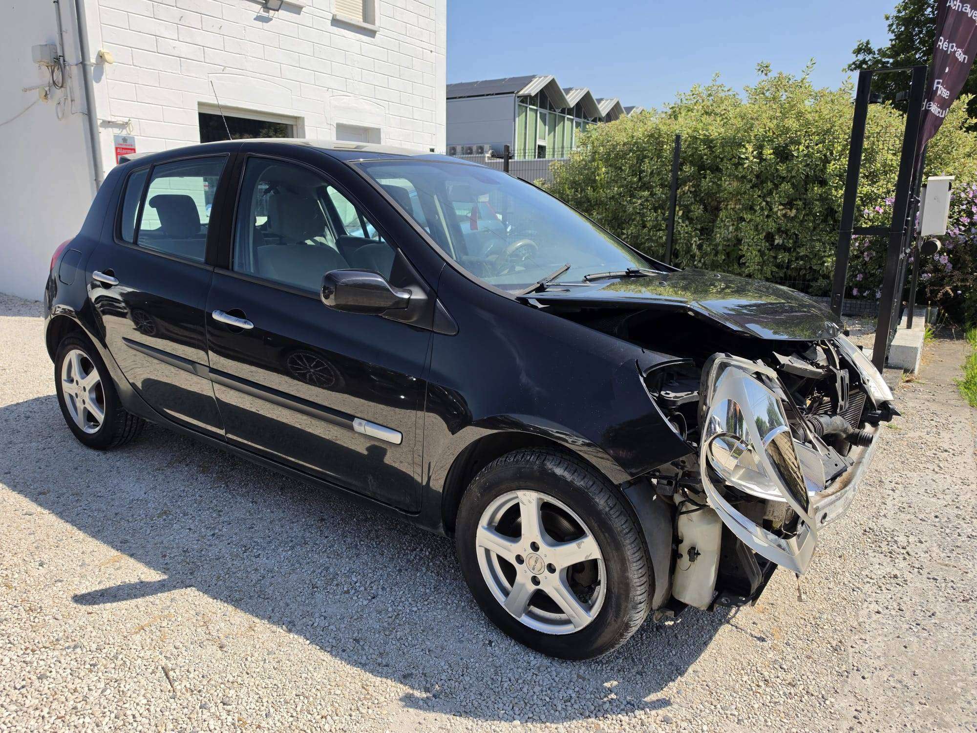 Renault Clio Clio 1.6i 16v Initiale boite automatique airco thumbnail